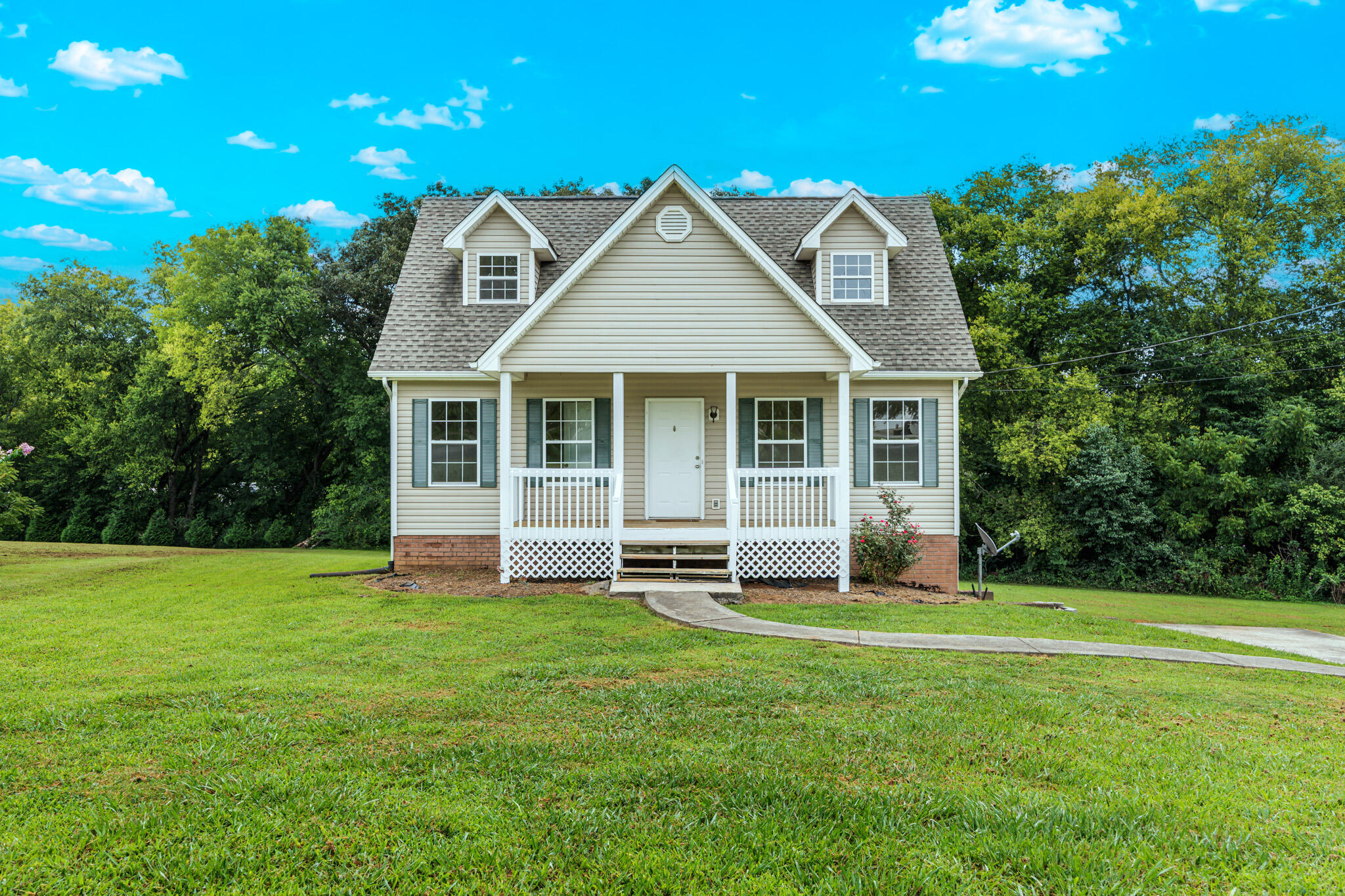 129 Apple Valley Court NE — photo