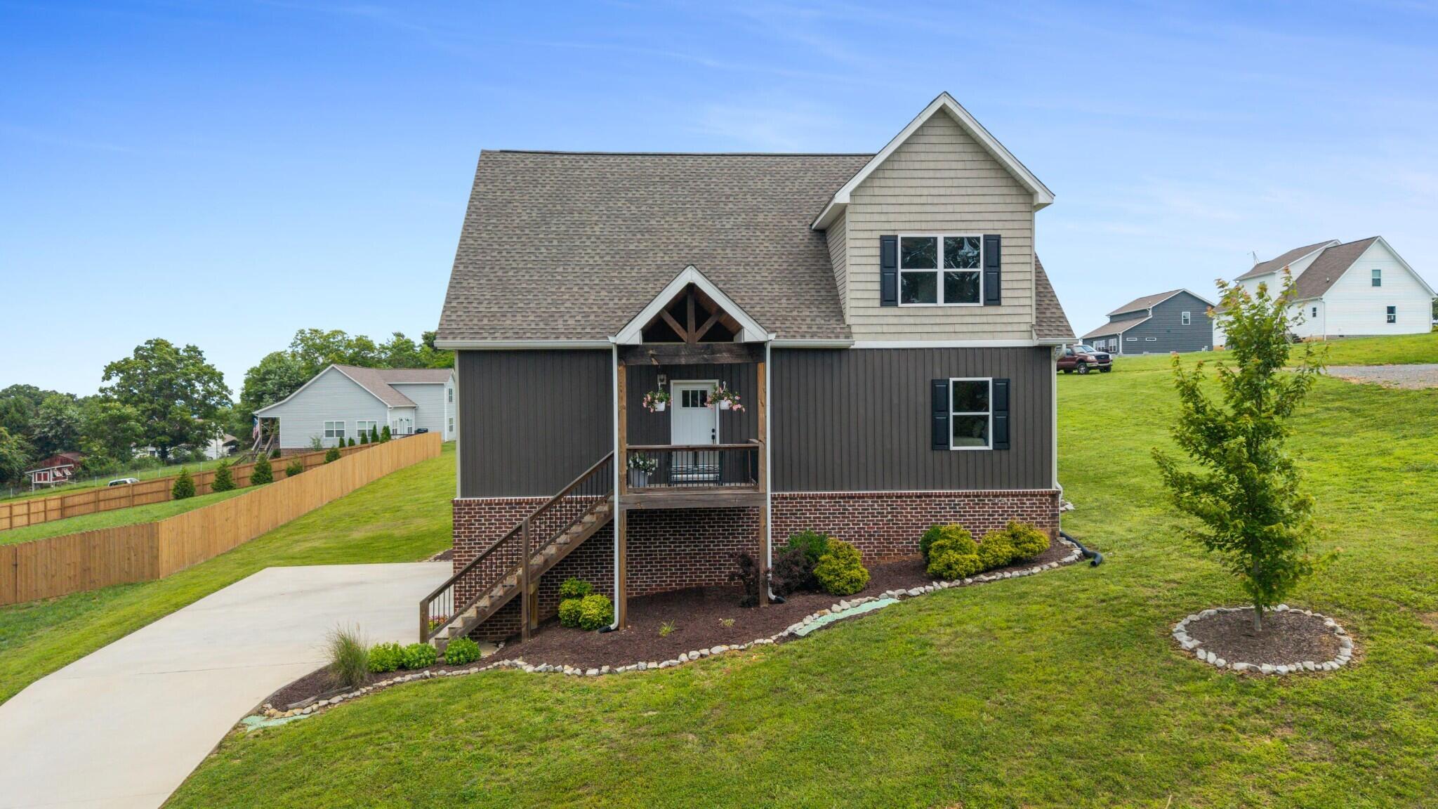 155 Surrey Lane NE — photo