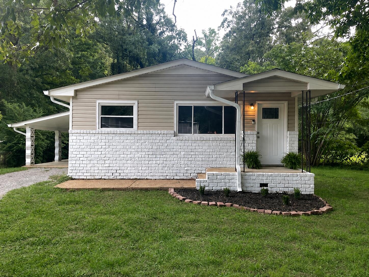 732 Lupton Drive — photo