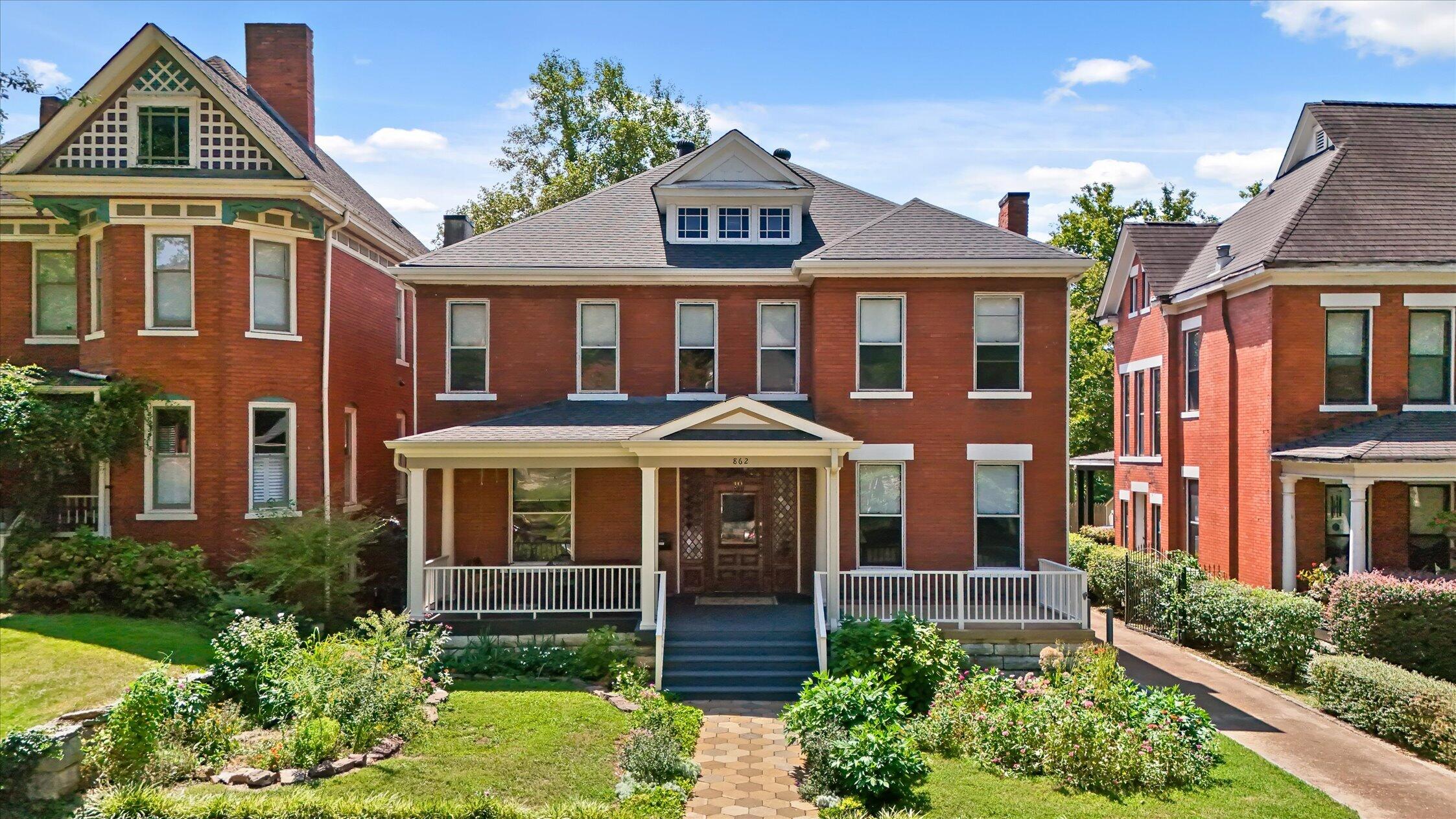 862 Oak Street — photo