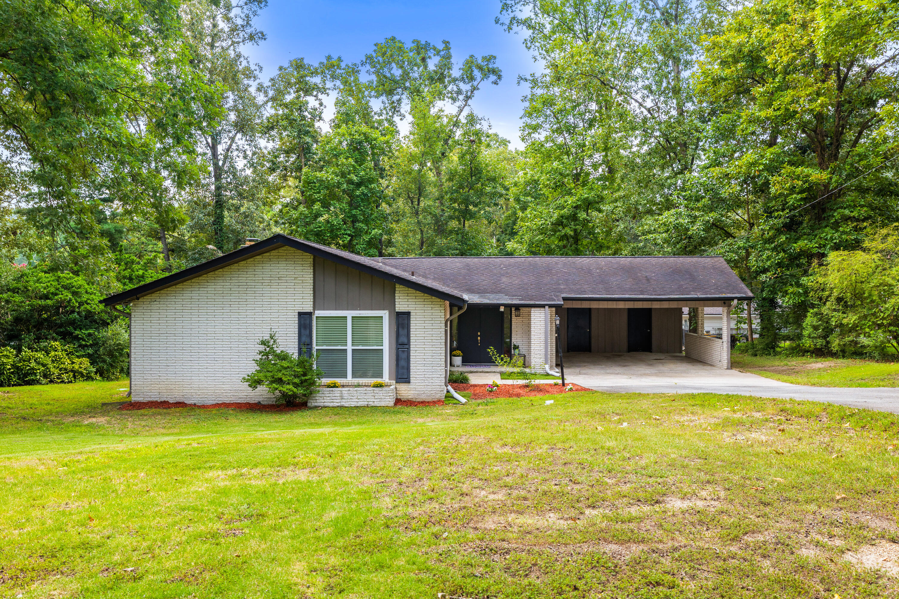 221 Riderwood Drive — photo