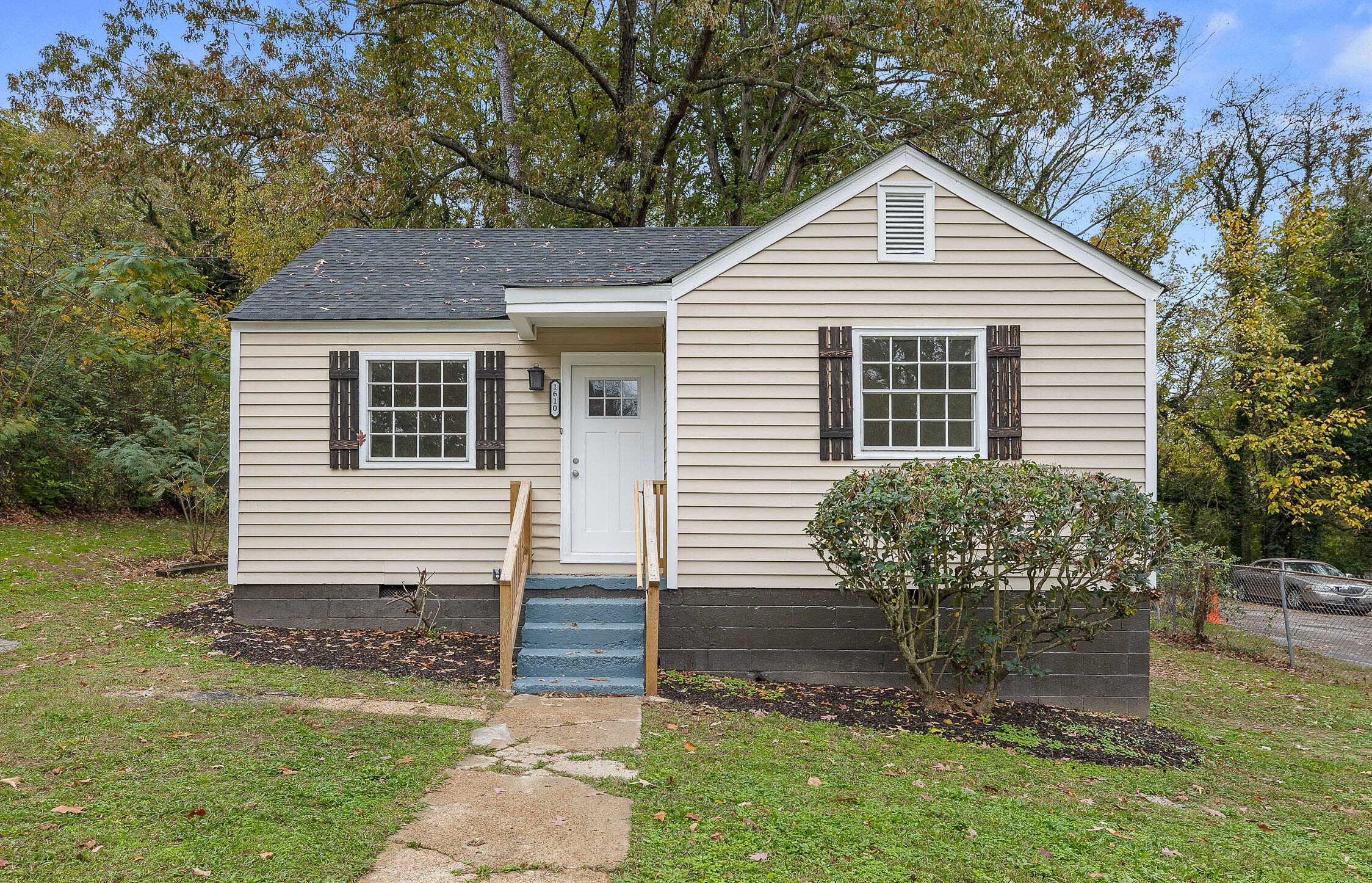 1610 Parkway Drive — photo
