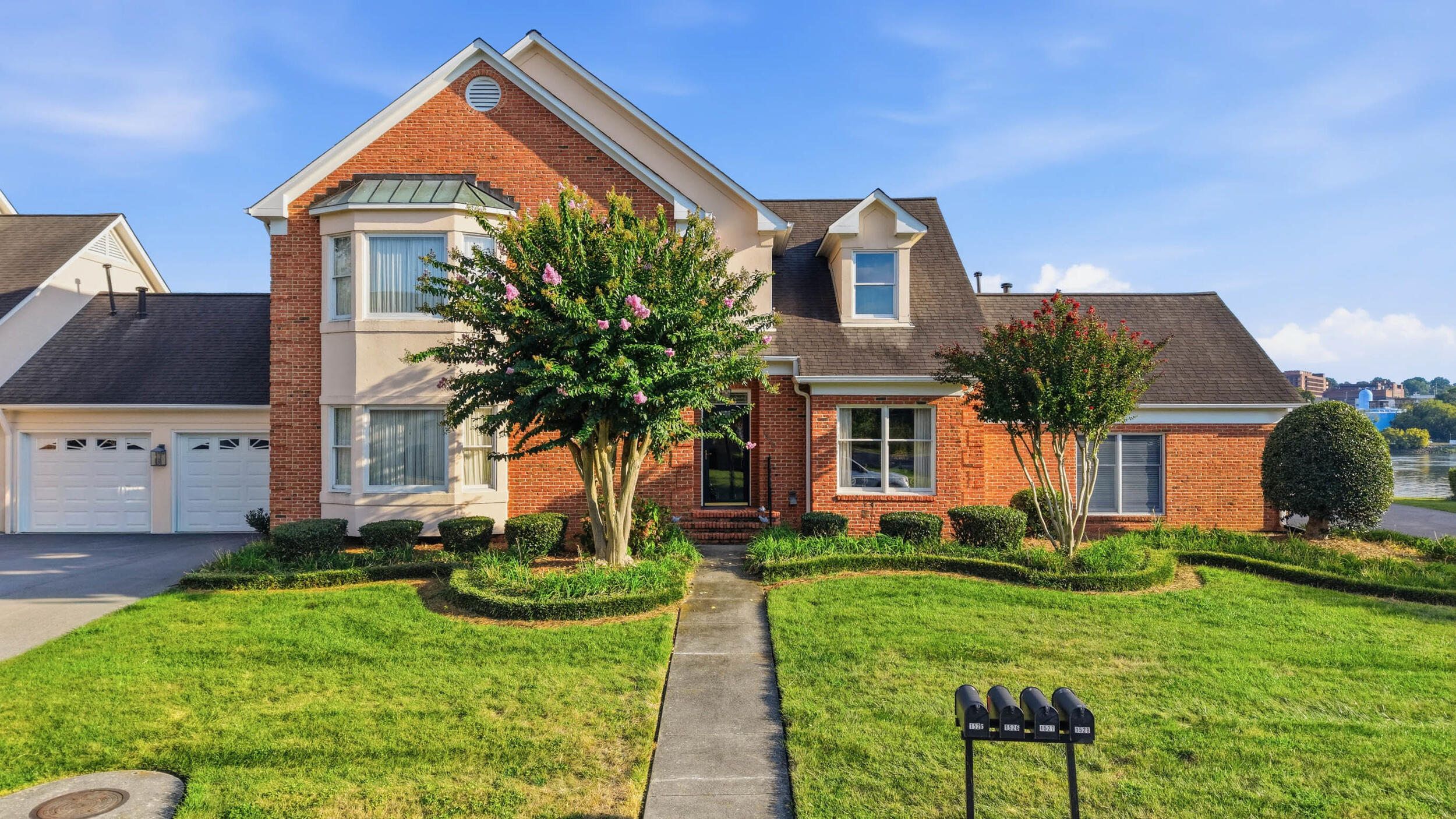 1525 Heritage Landing Drive — photo