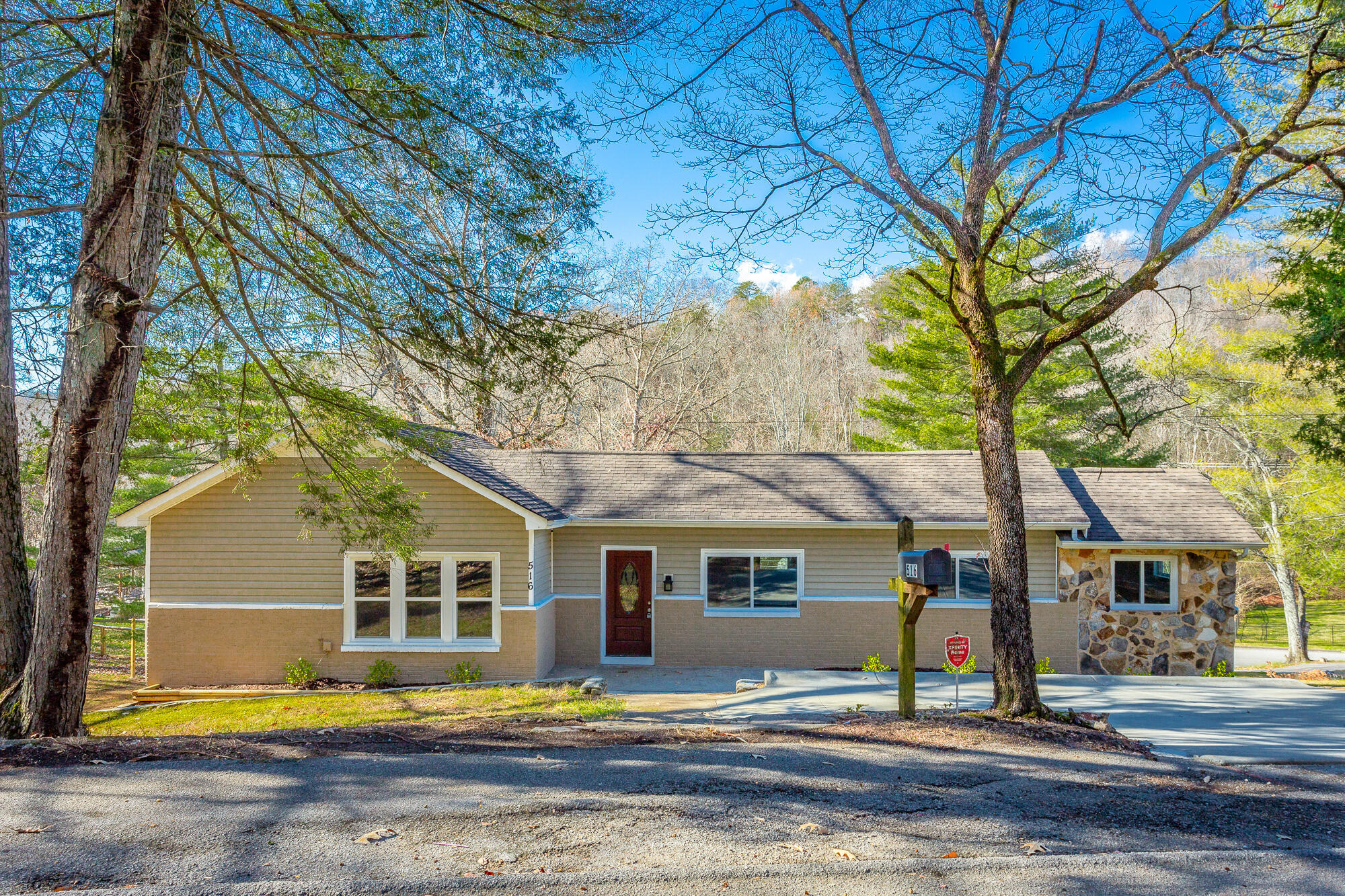 516 Hedgewood Drive — photo