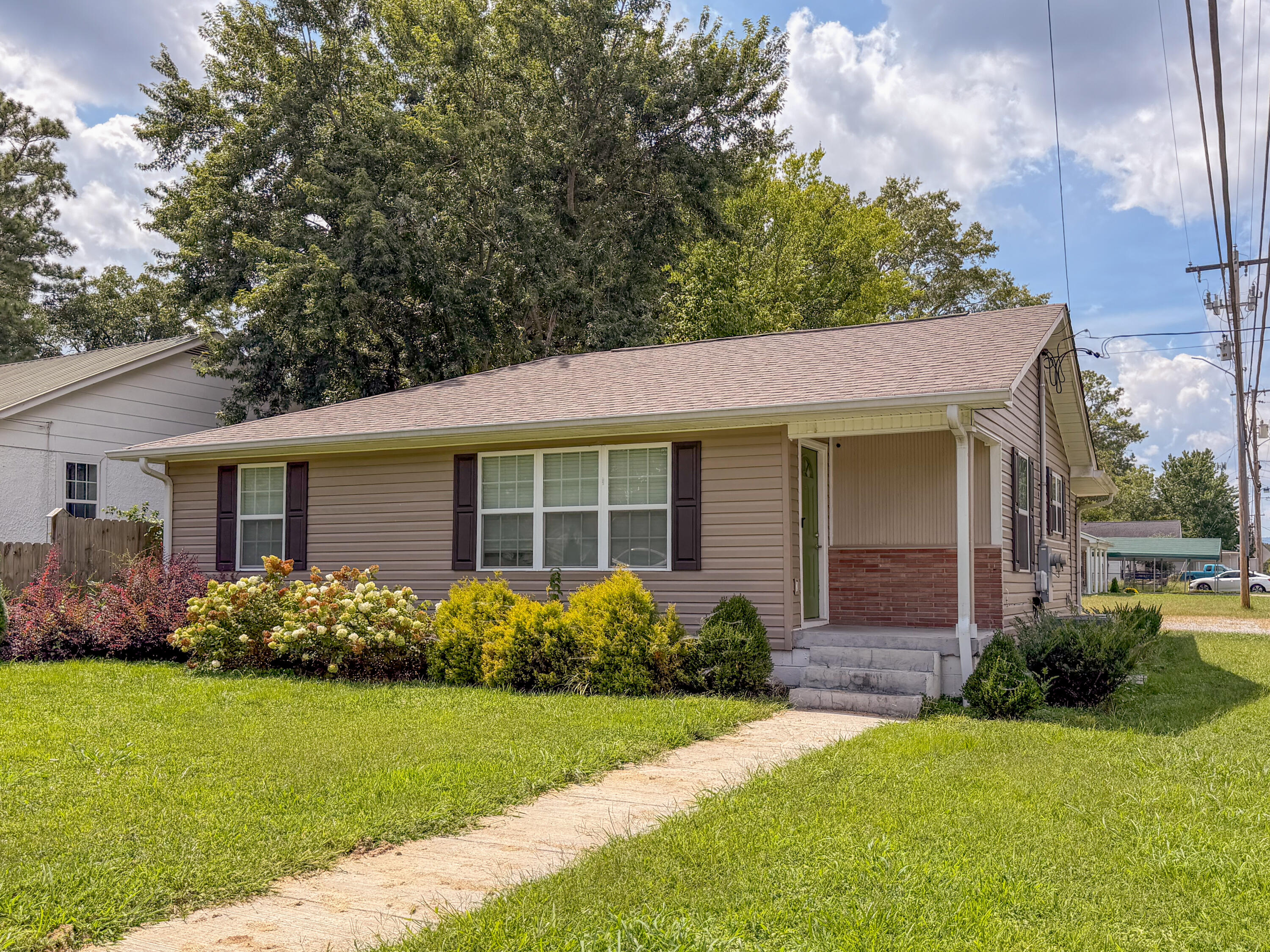 1482 E State Line Road — photo