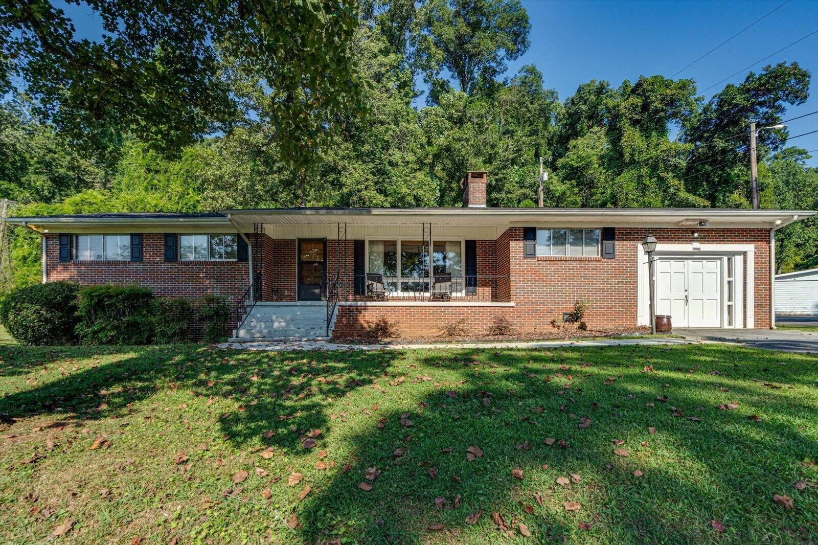 1000 Laurel Avenue — photo