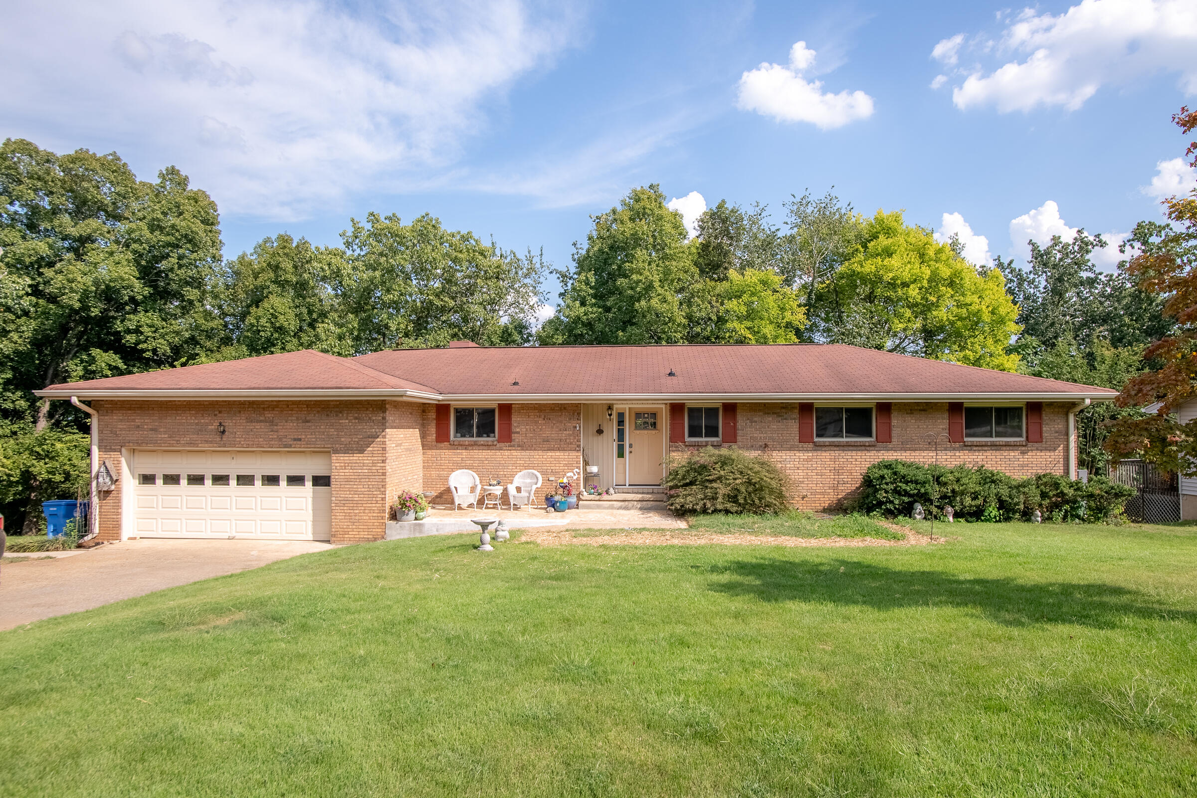 5846 Crestview Drive — photo