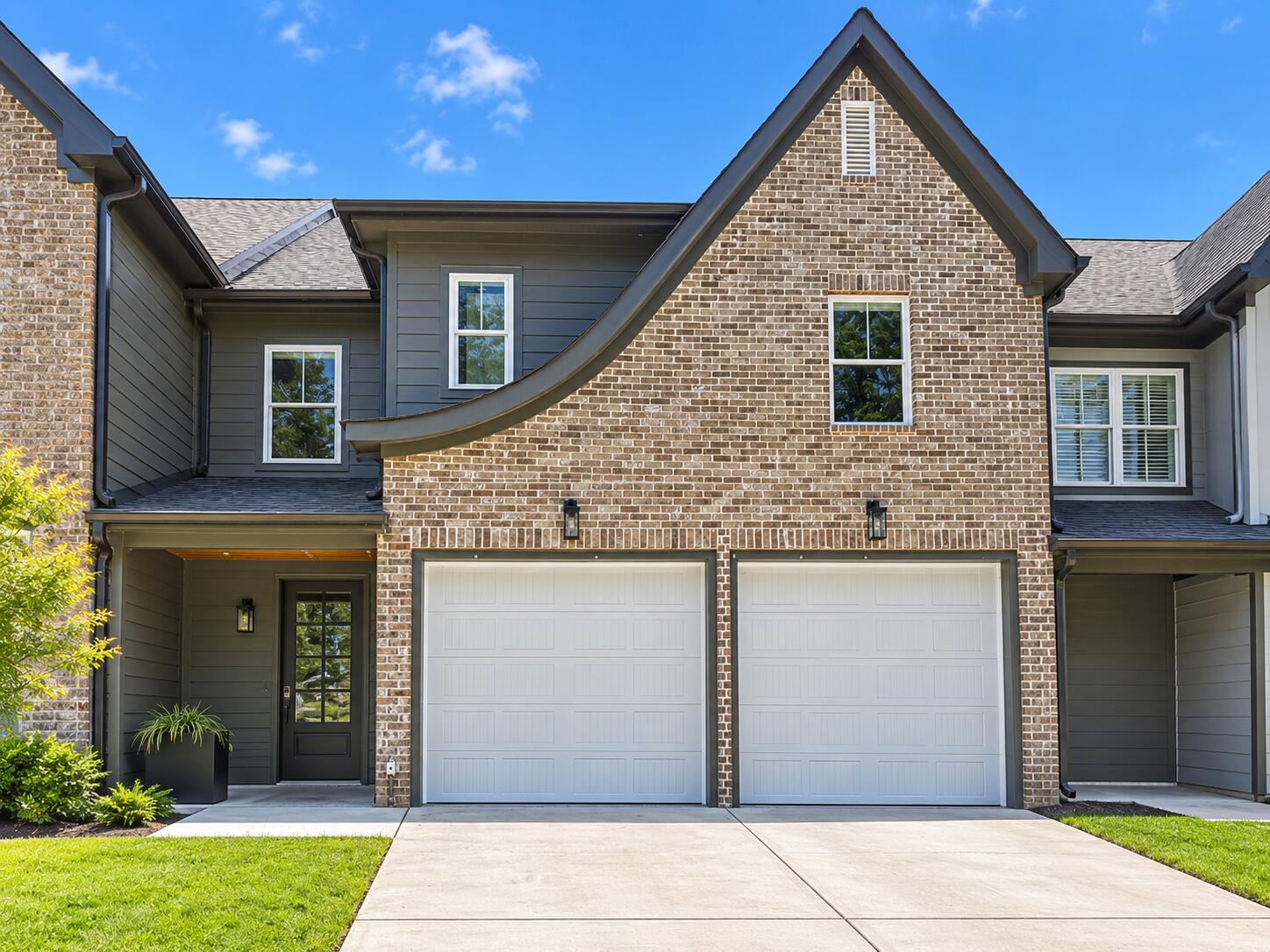 9694 Dutton Lane — photo