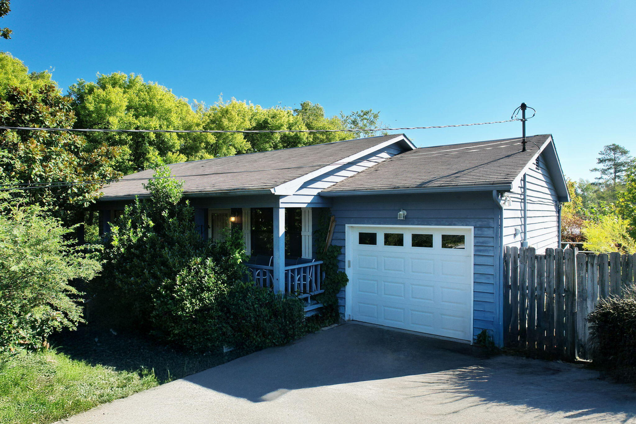 180 Burkeridge Drive SE — photo