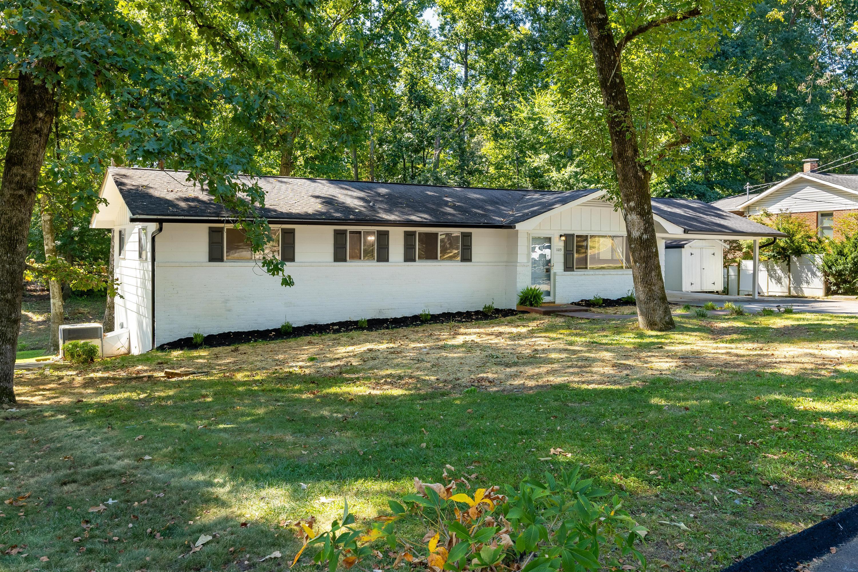 1109 Peerless Drive NW — photo