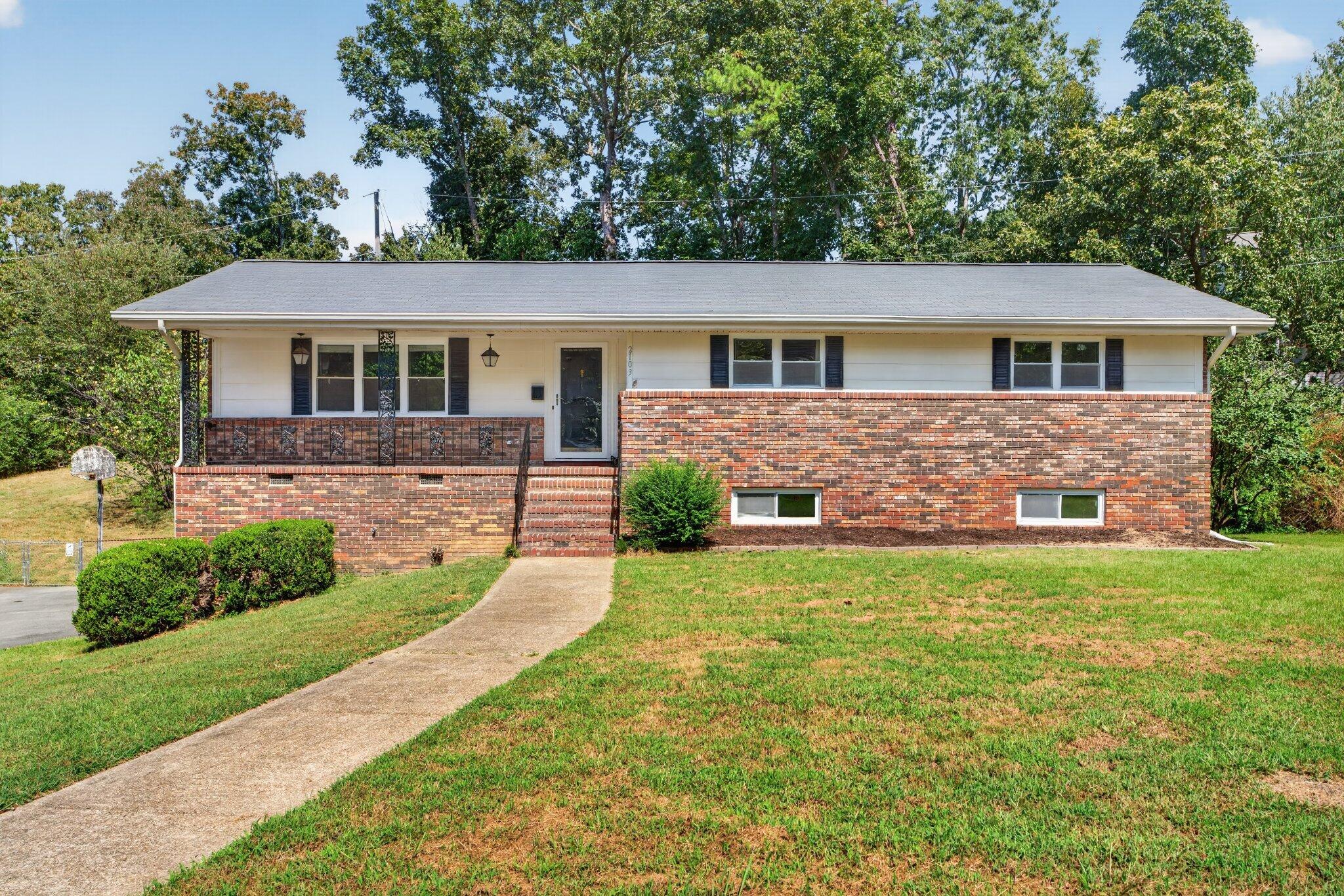 2103 King Court Lane — photo