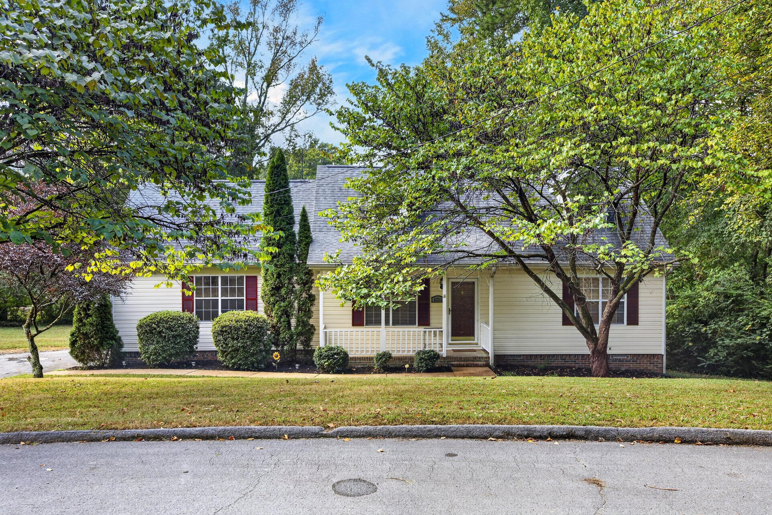 6233 Celtic Drive — photo