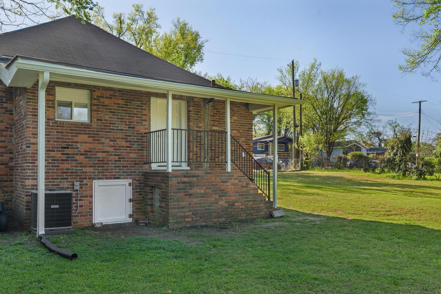 1717 Stanfiel Street — photo