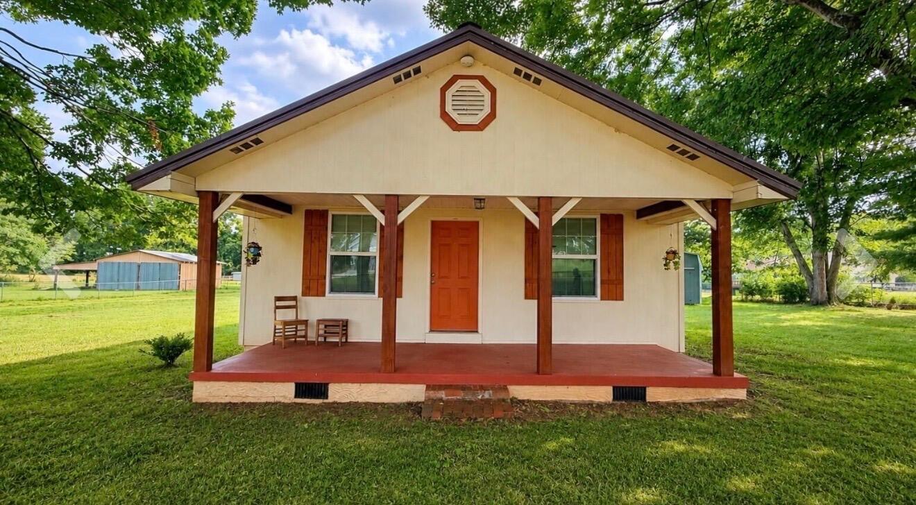 188 Brown Drive SE — photo