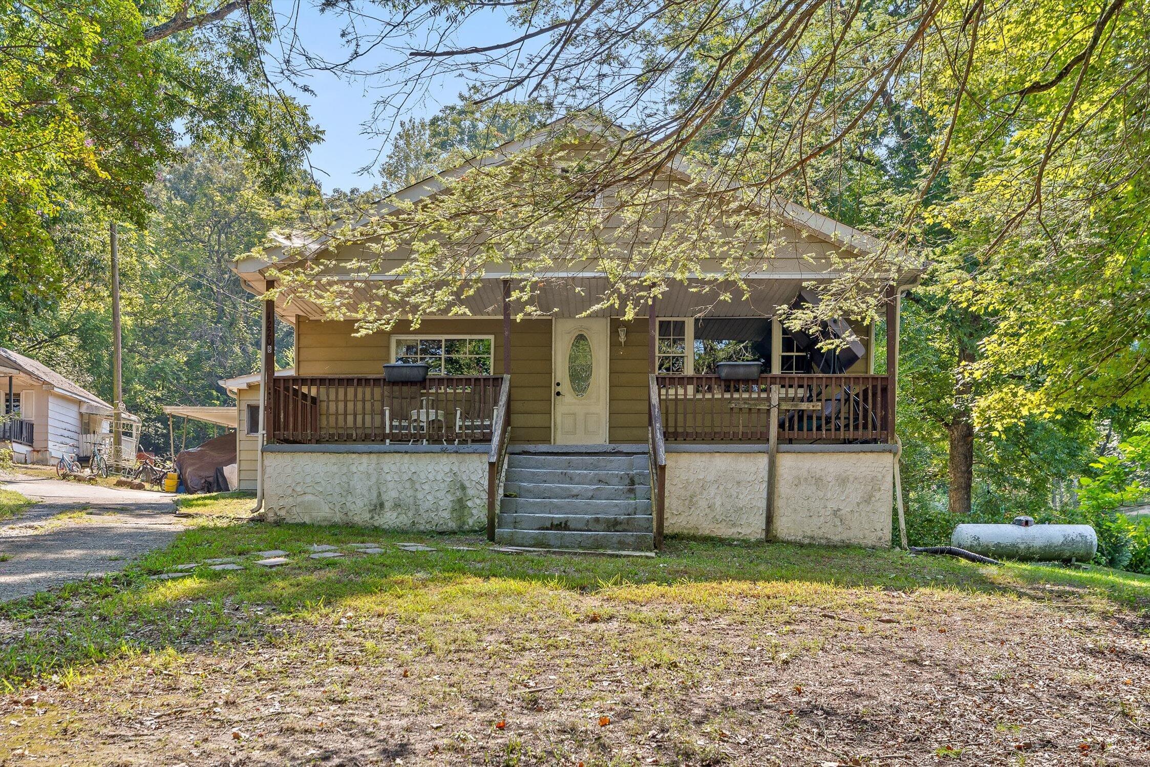 1220 Debbie Lane — photo