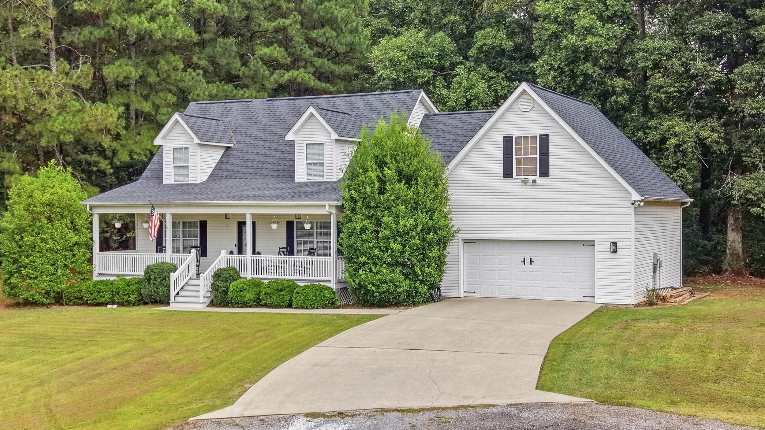 169 Lancaster Way — photo