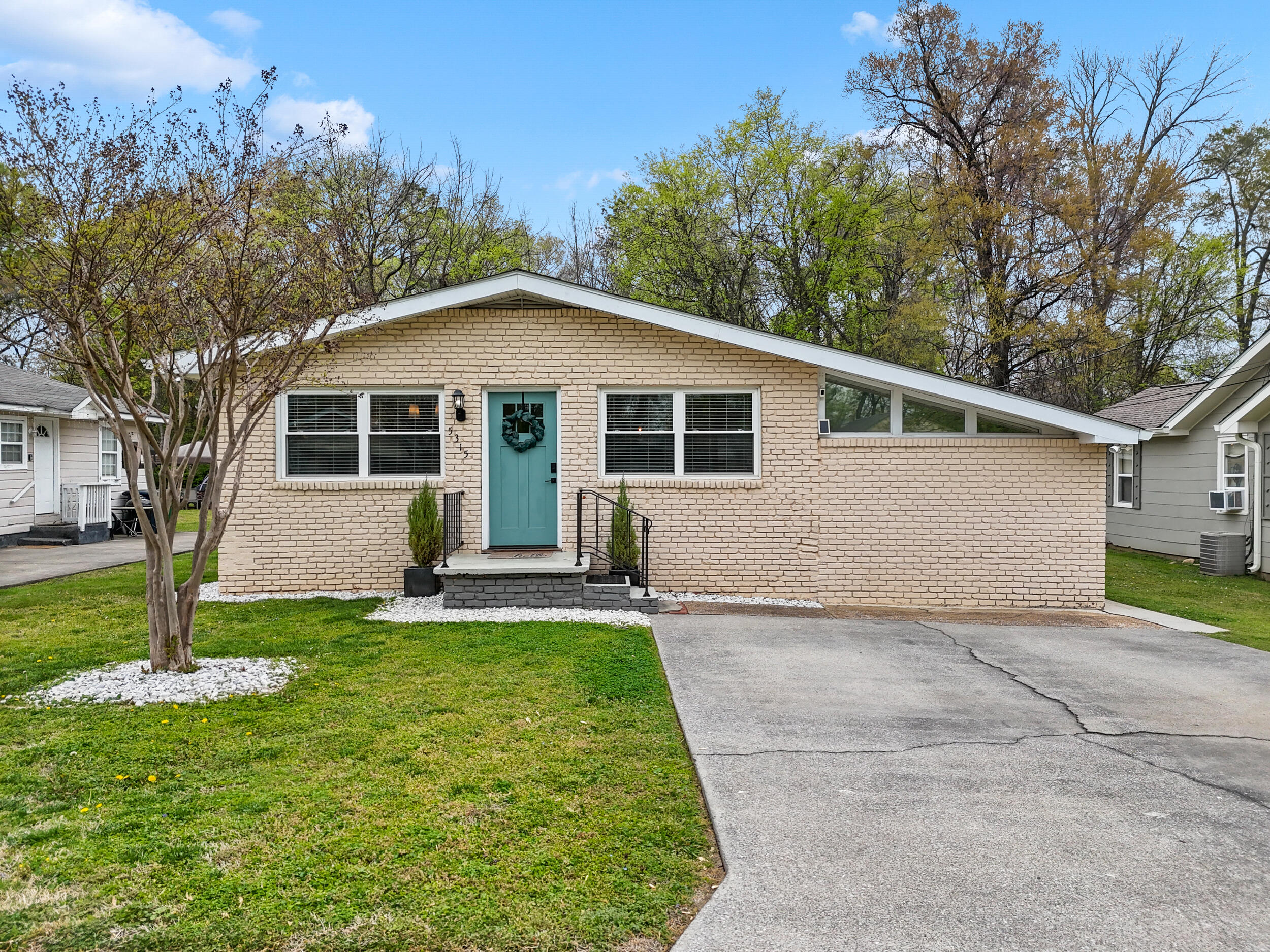 5315 Connell Street — photo