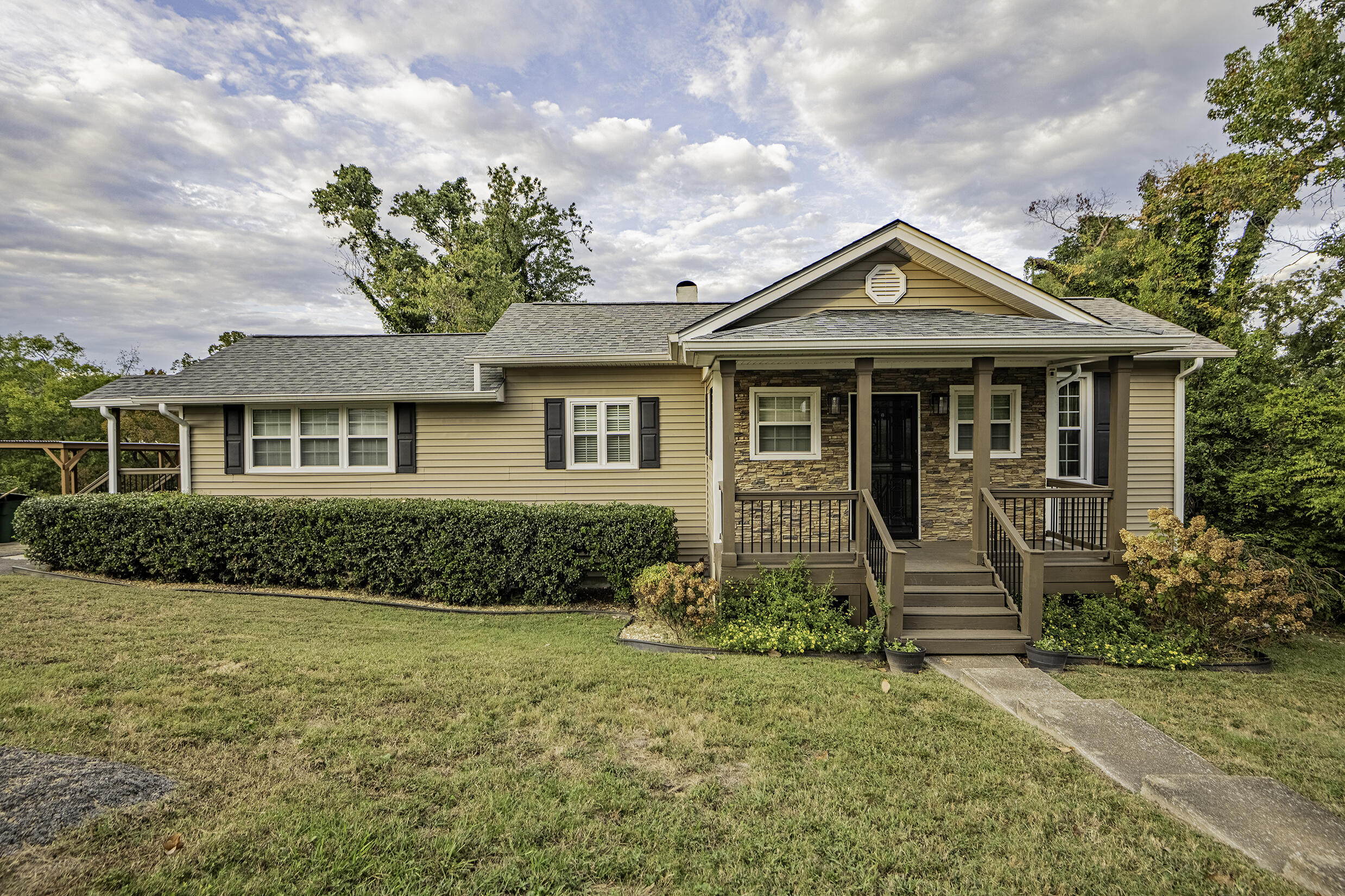 3211 Westonia Drive — photo
