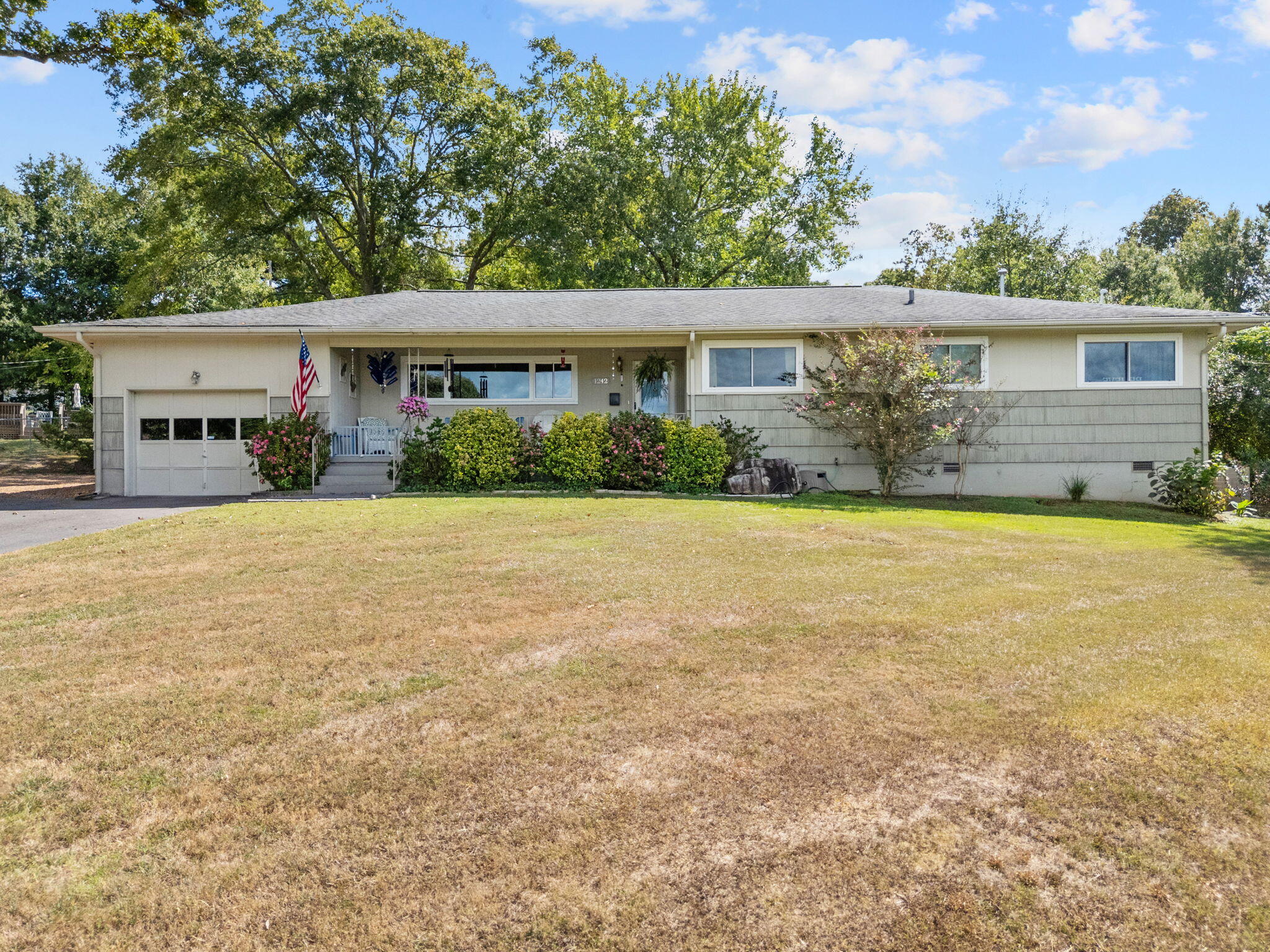 1242 Northern Hills Road — photo