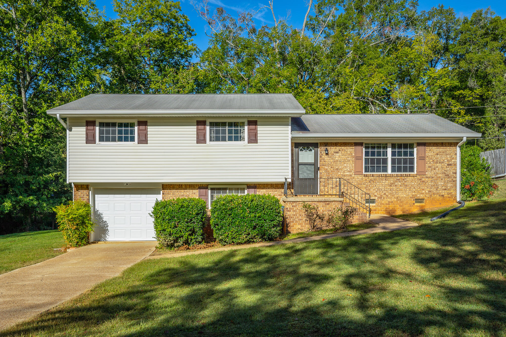 5907 Hillcrest Drive — photo