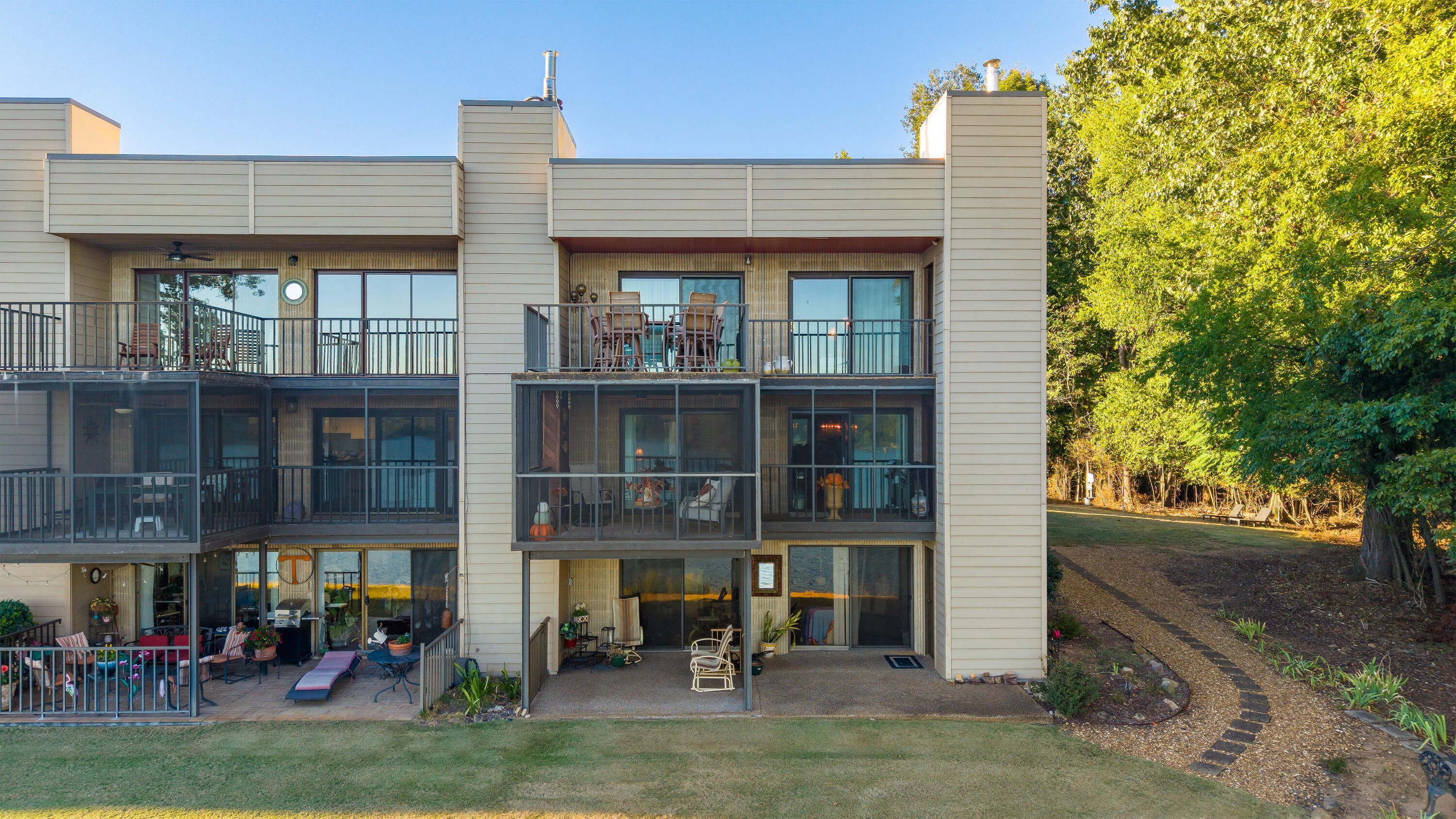 4312 Lakeshore Lane, 202 — photo