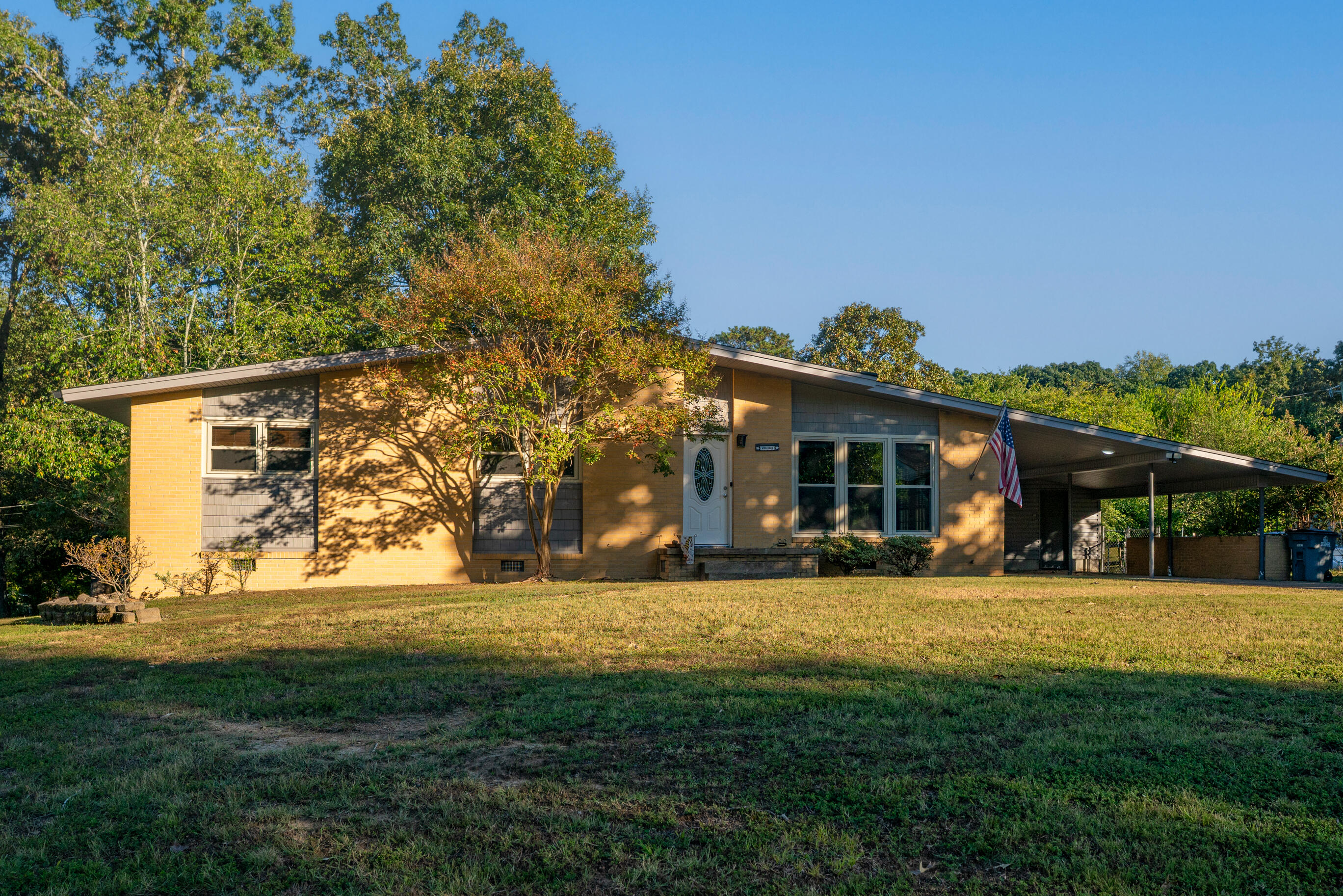 6504 Lakeshore Parkway — photo
