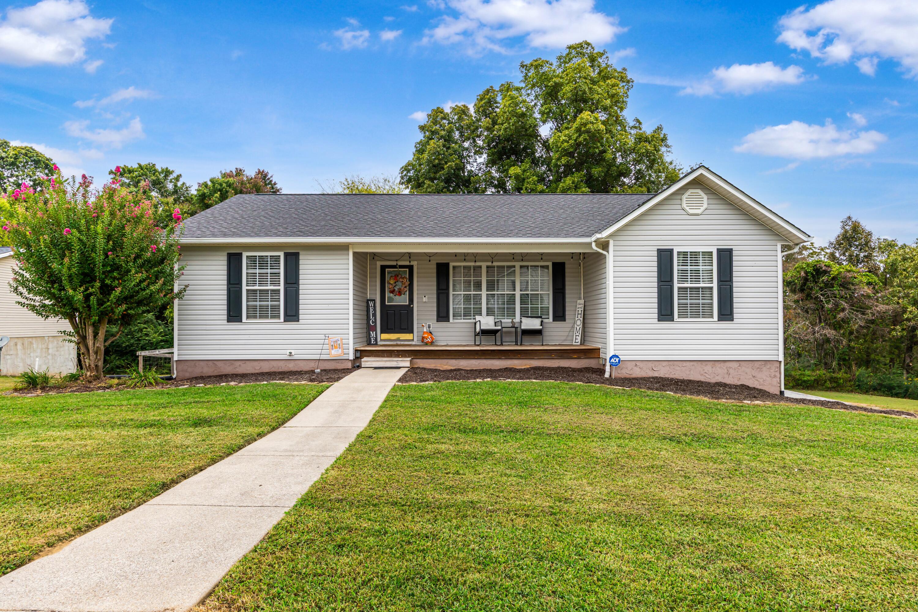 131 Hollow View Drive SE — photo
