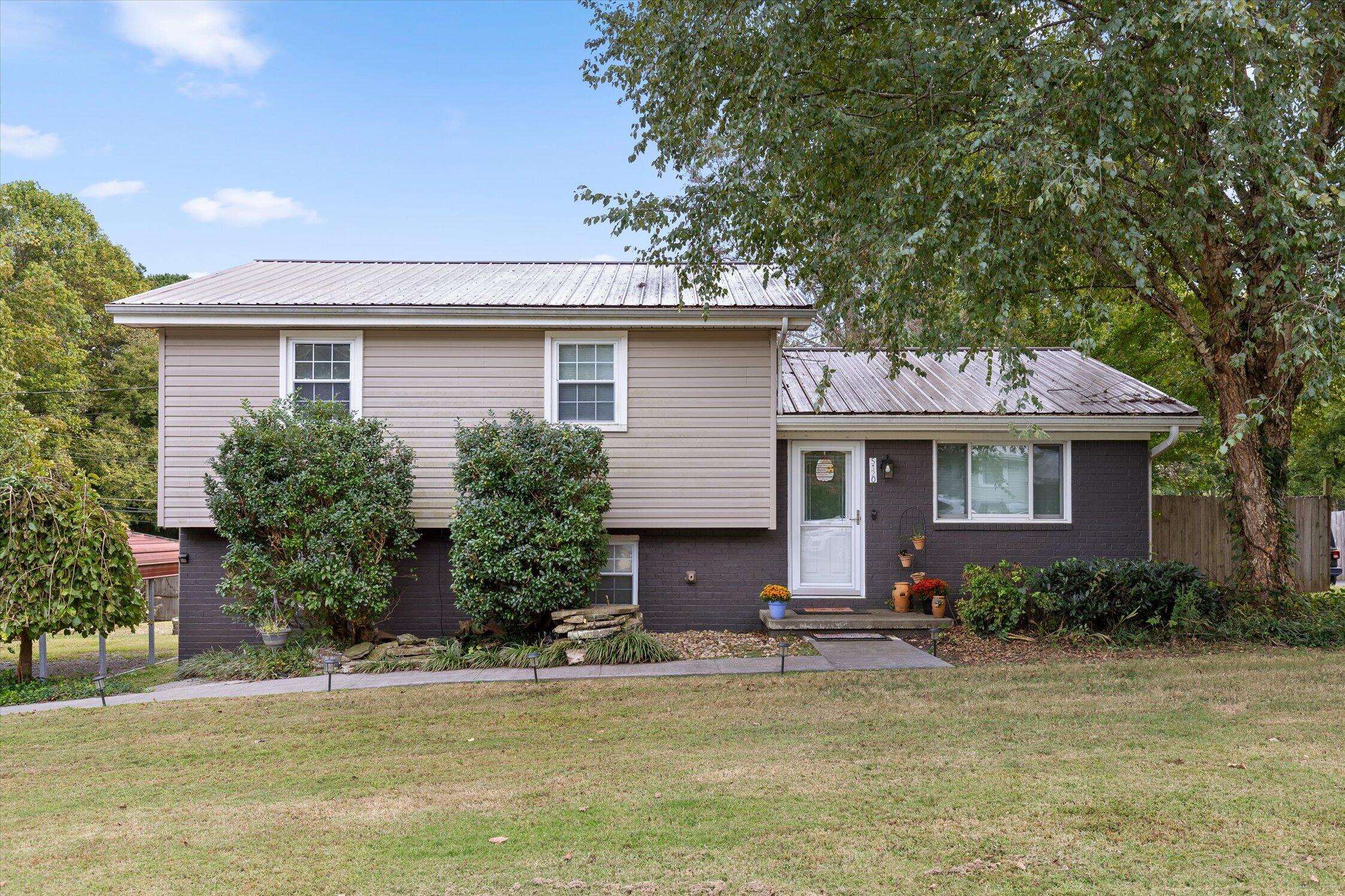5120 Lake Circle Drive NE — photo