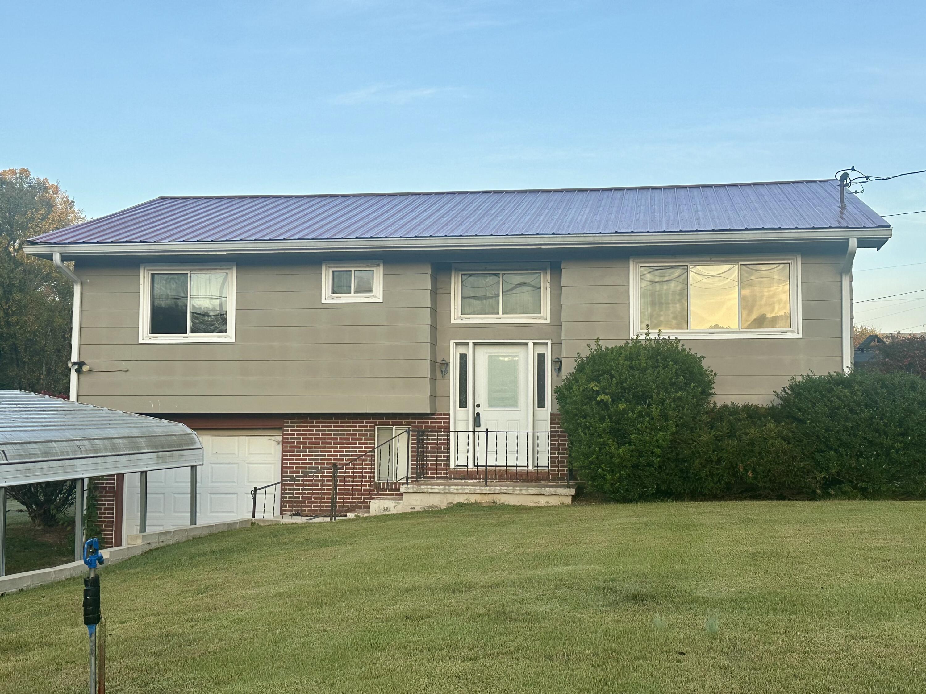 825 Oak Street — photo