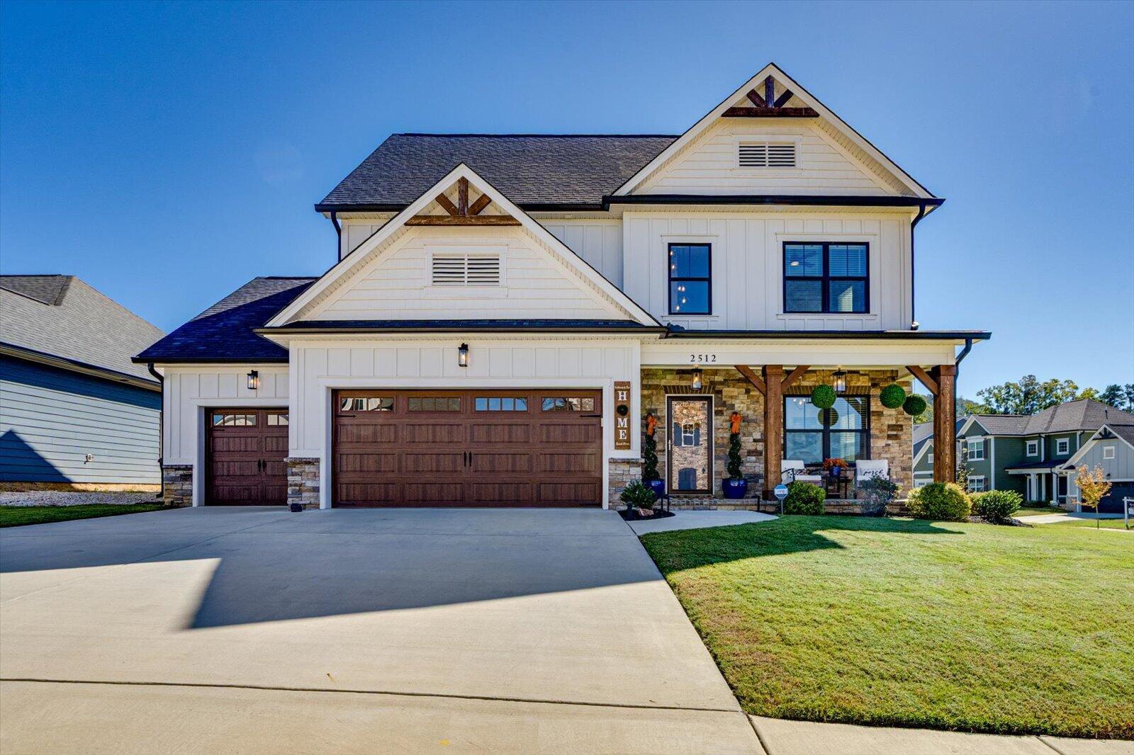 2512 Blue Skies Drive — photo