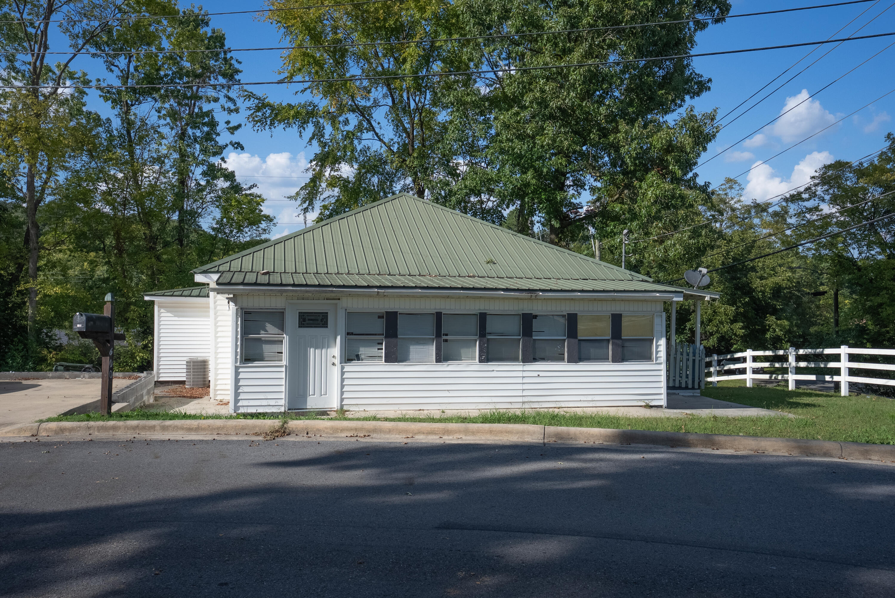 600 Richardson Street — photo