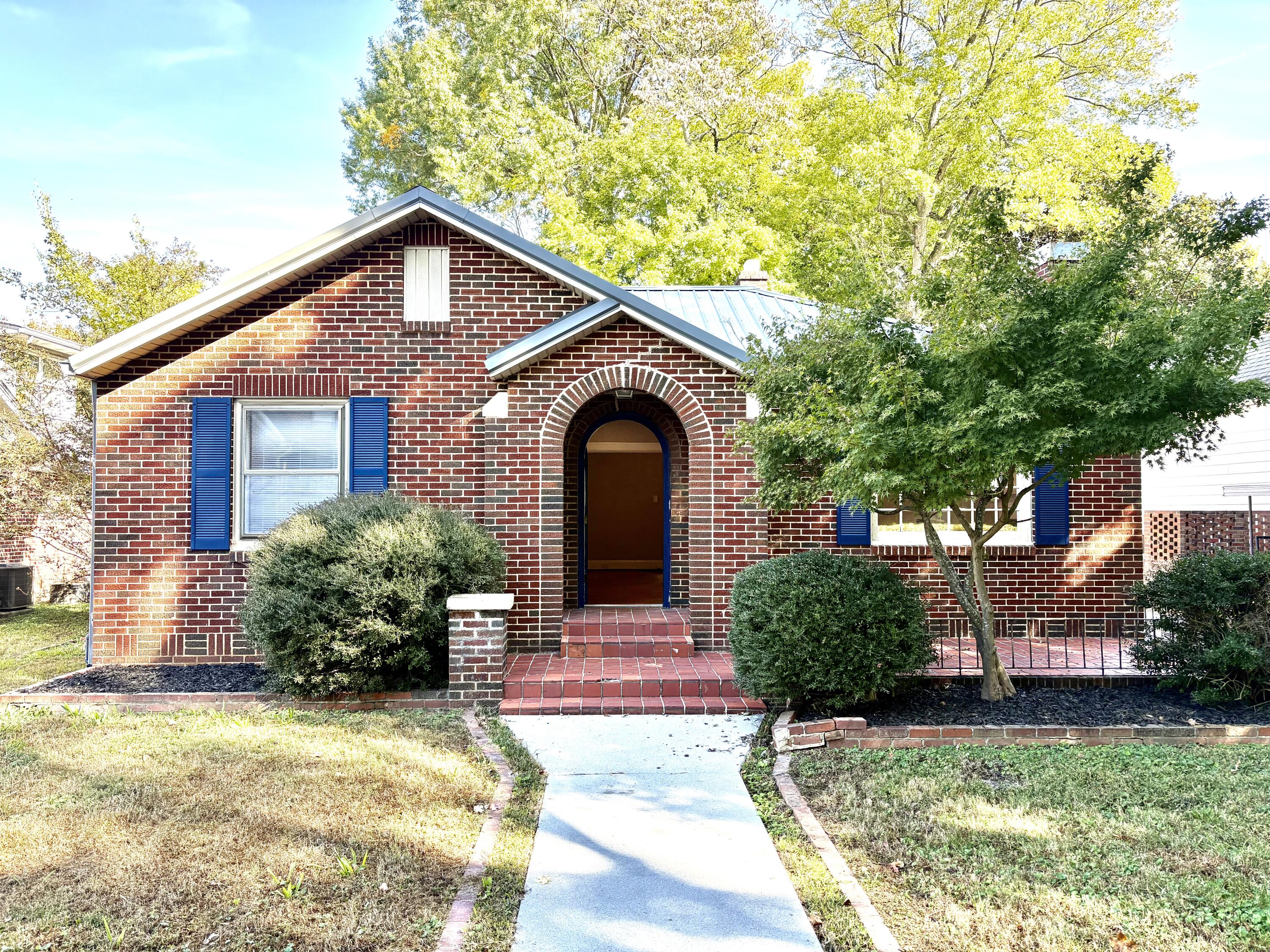 140 Bowman Avenue NW — photo