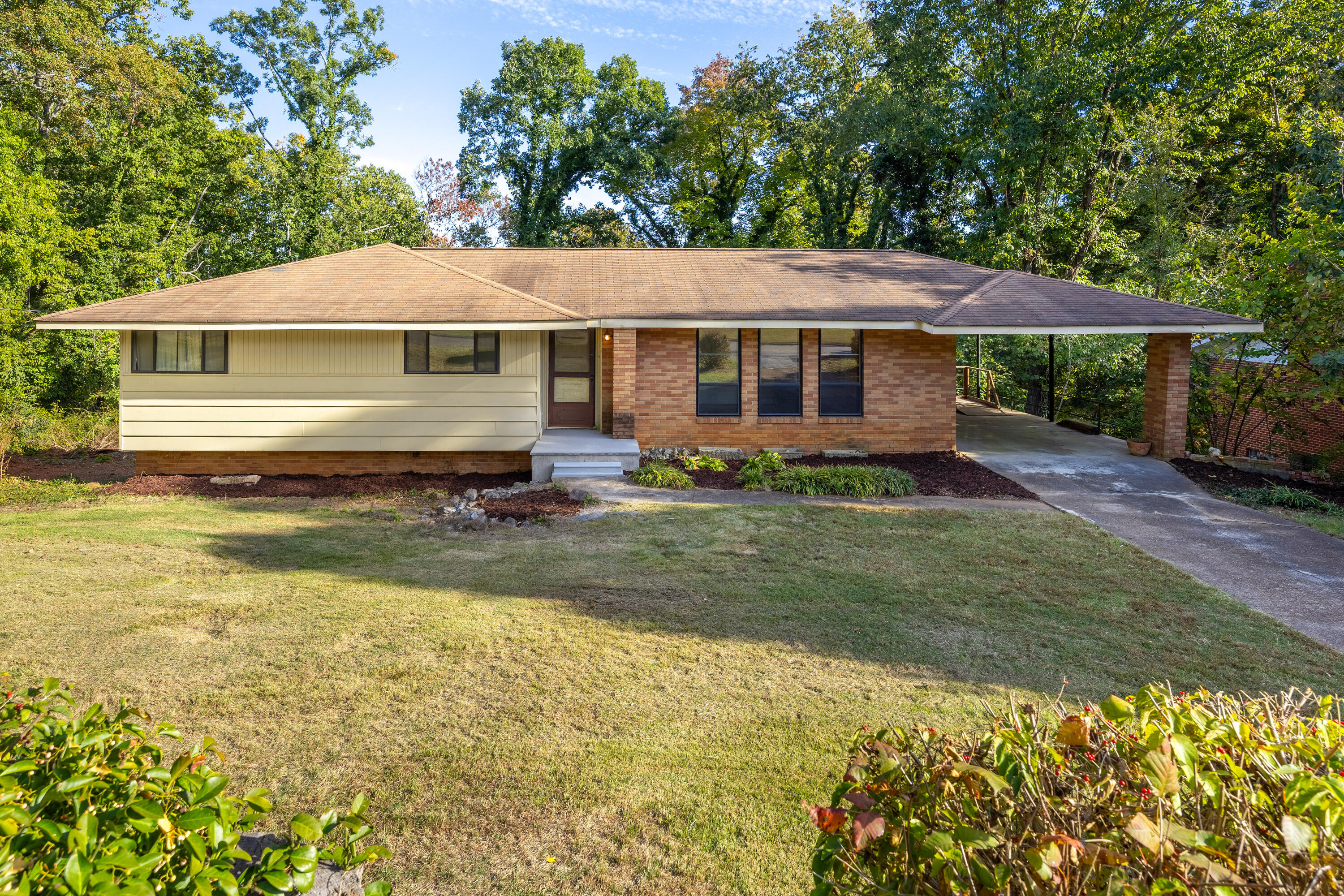 4430 Crestview Drive — photo