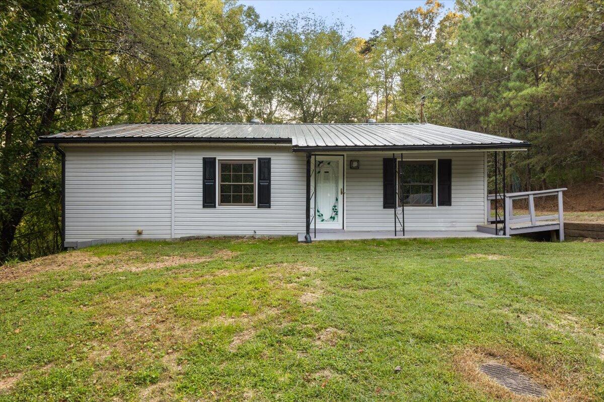 913 Gilbert Lane — photo