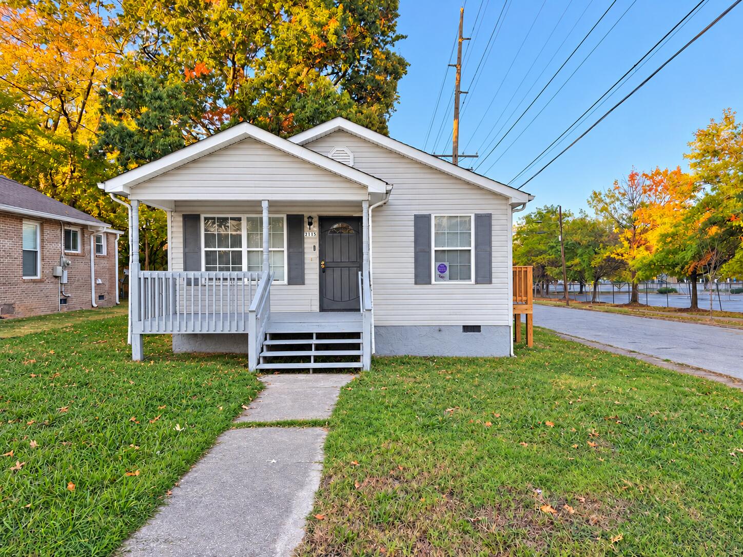 2115 Oak Street — photo