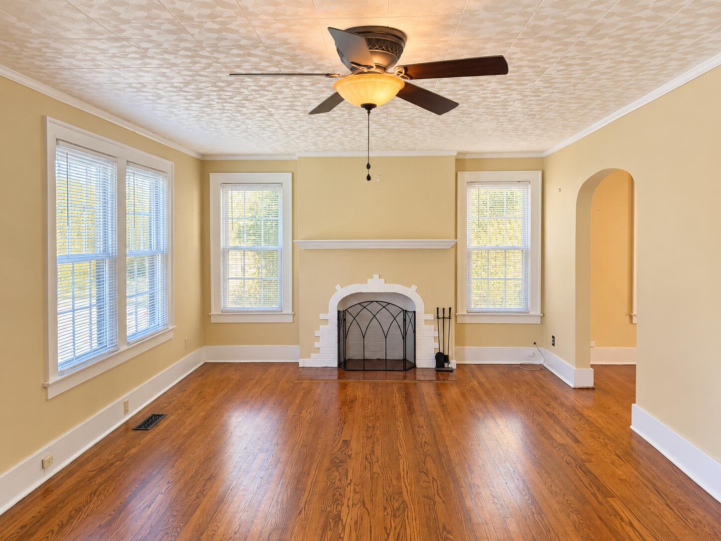 216 S Howell Avenue — photo