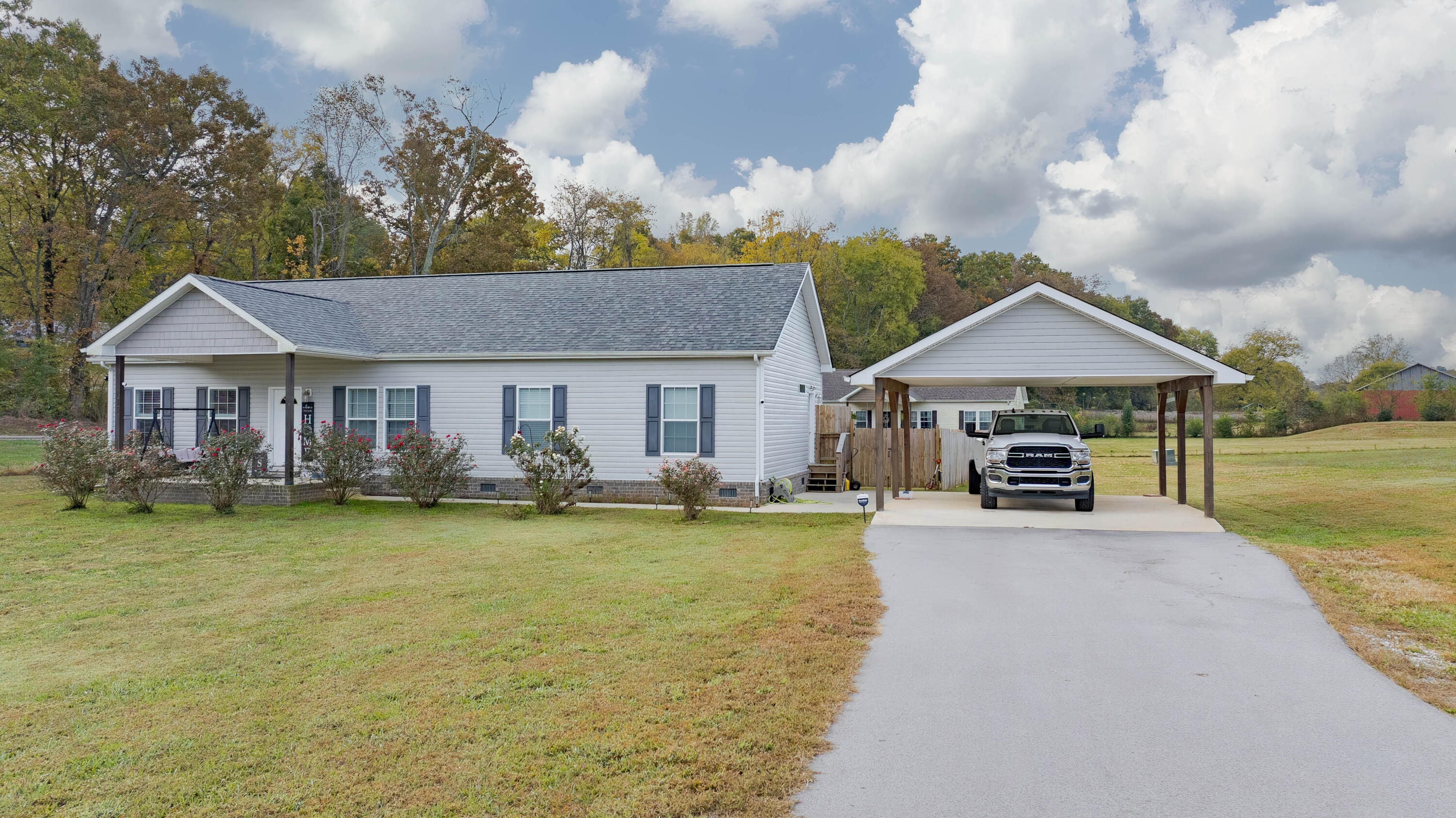 135 Waters Edge Drive — photo