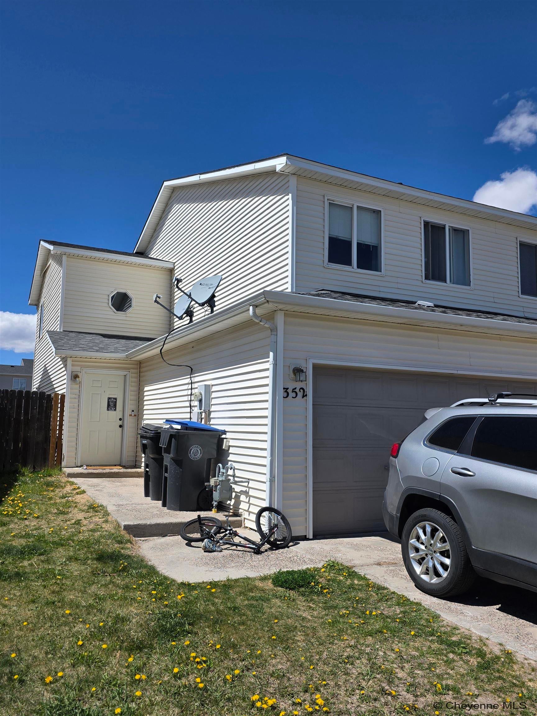 352 Snyder Ave — photo