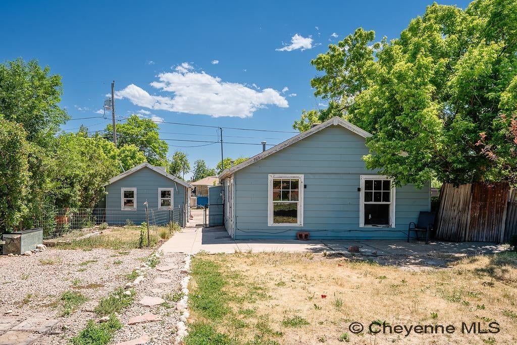 209 E 7th St, Cheyenne, WY 82007 — photo 2