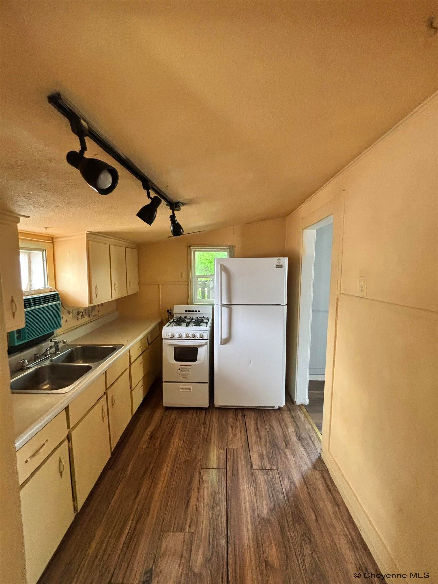 209 E 7th St, Cheyenne, WY 82007 — photo 3