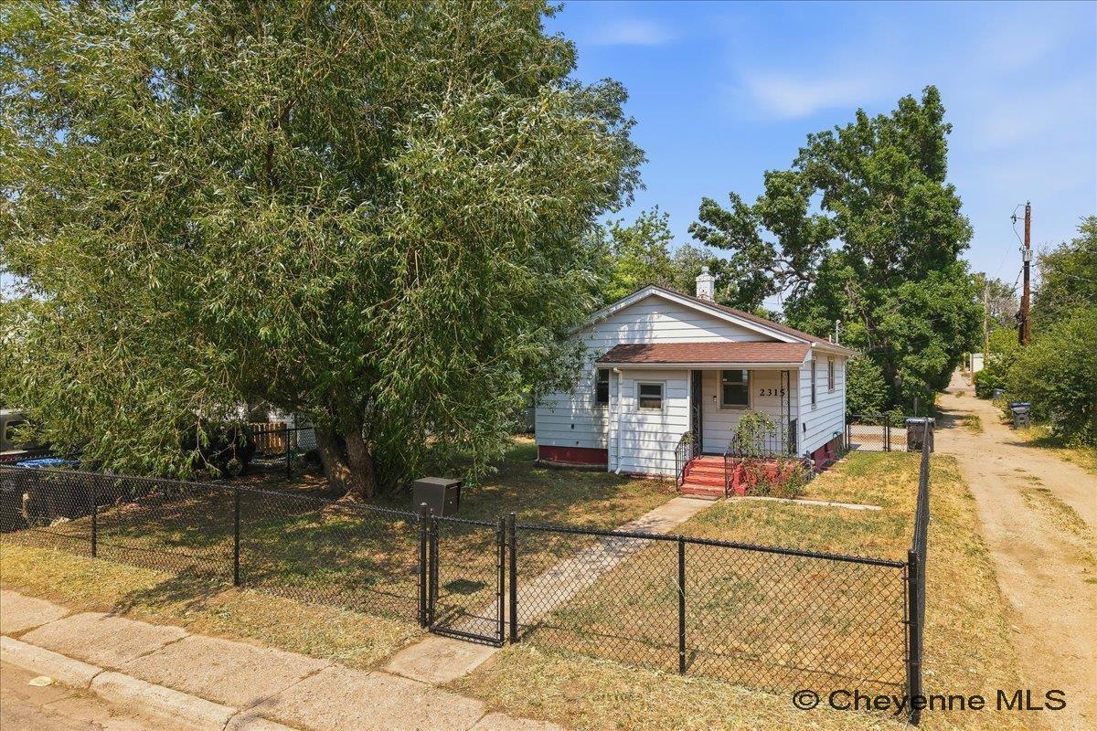 2315 Bradley Ave — photo