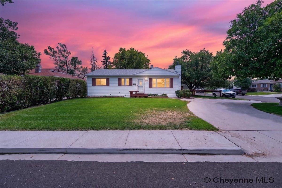 3905 E 8th St, Cheyenne, WY 82001 — photo 2