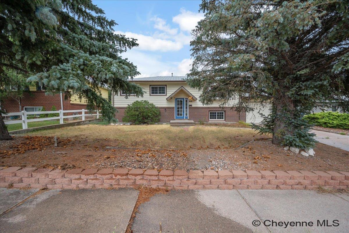 808 Gardenia Dr — photo