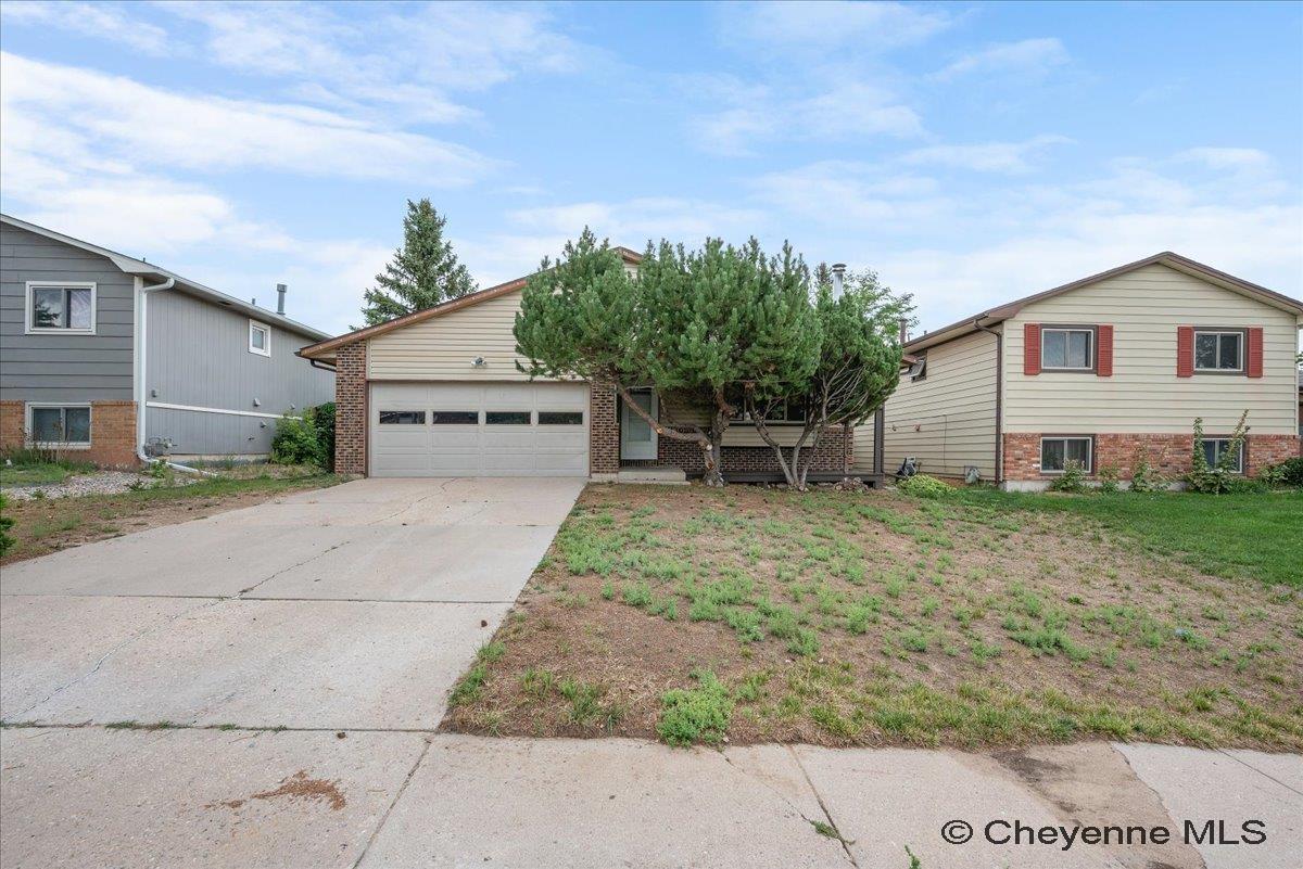 816 Gardenia Dr — photo