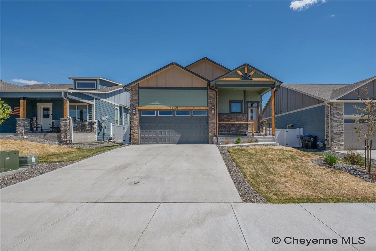 3939 Dixon Dr — photo
