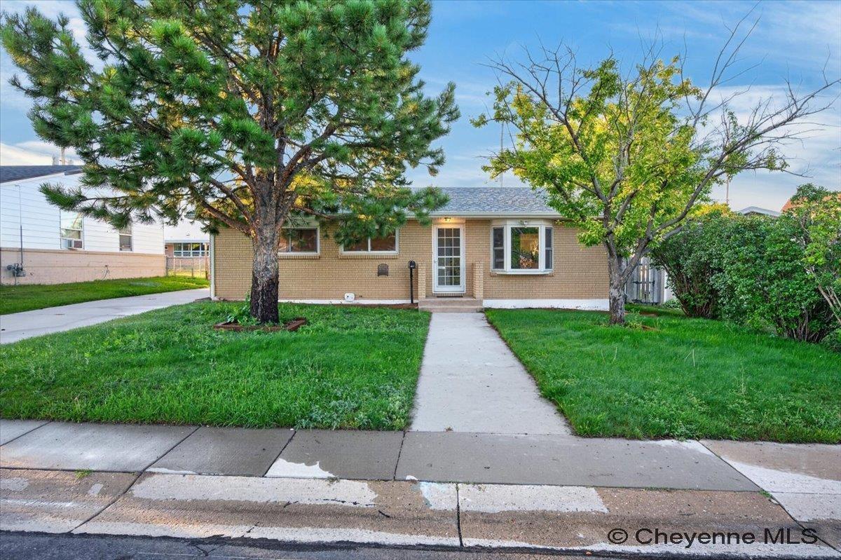 651 Creighton St — photo