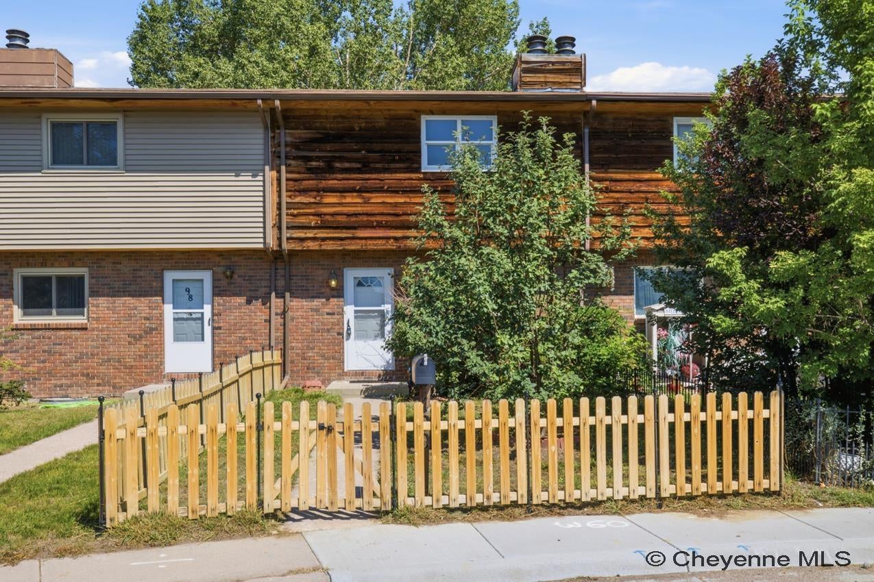 100 Clover Ct — photo