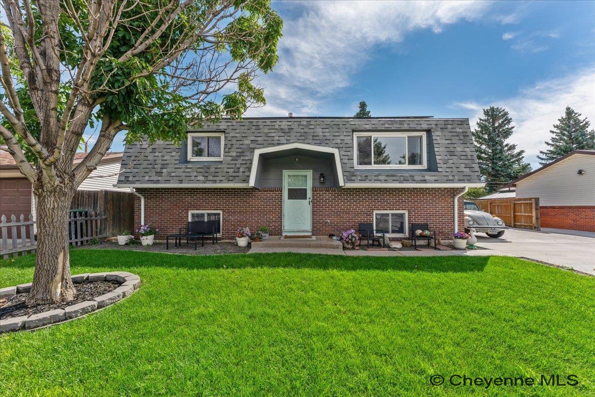 4729 Maple Wy — photo