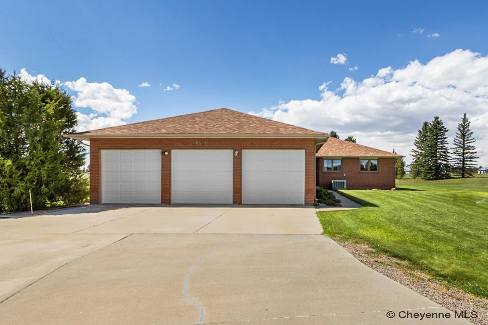 9514 Powderhouse Rd, Cheyenne, WY 82009