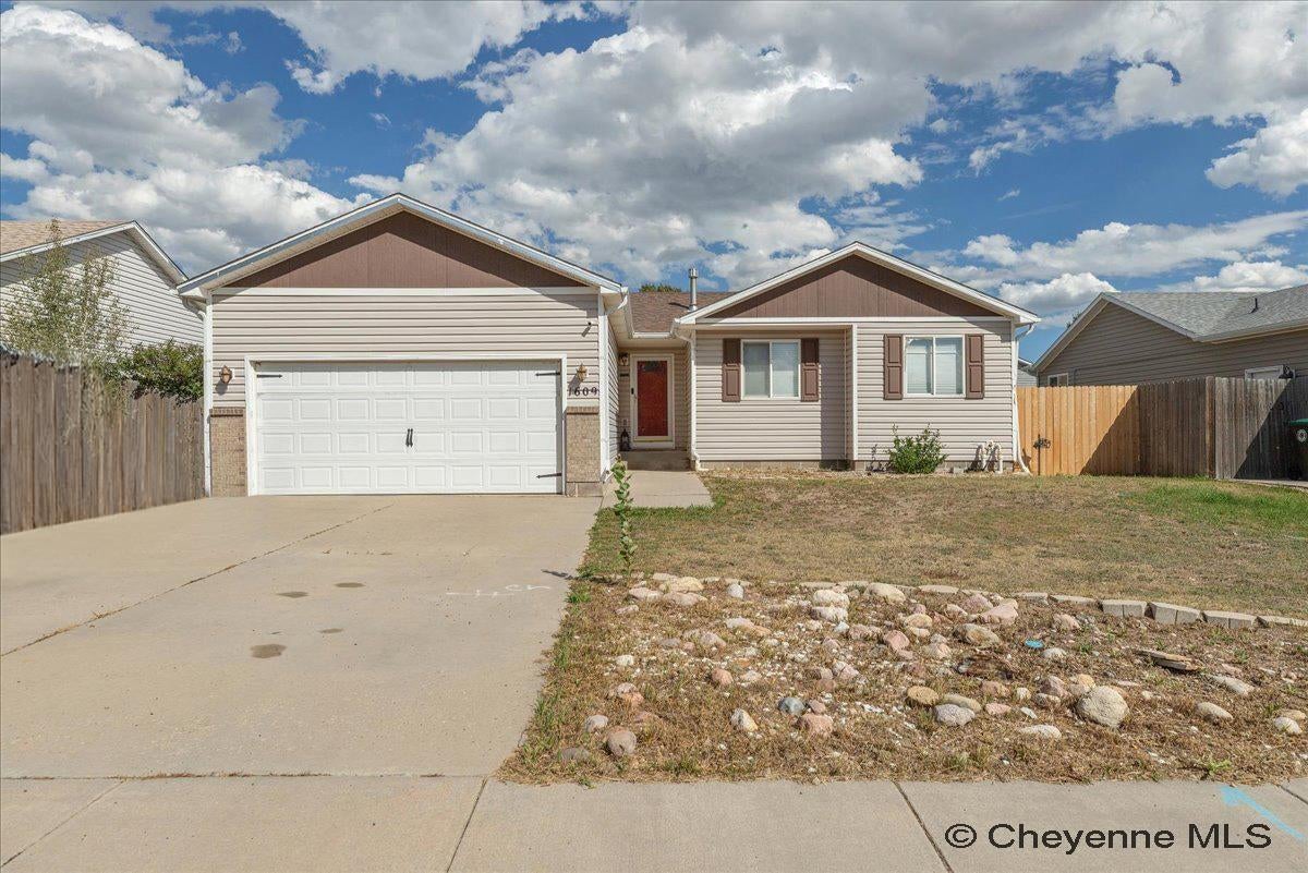 1609 Swing Dr — photo